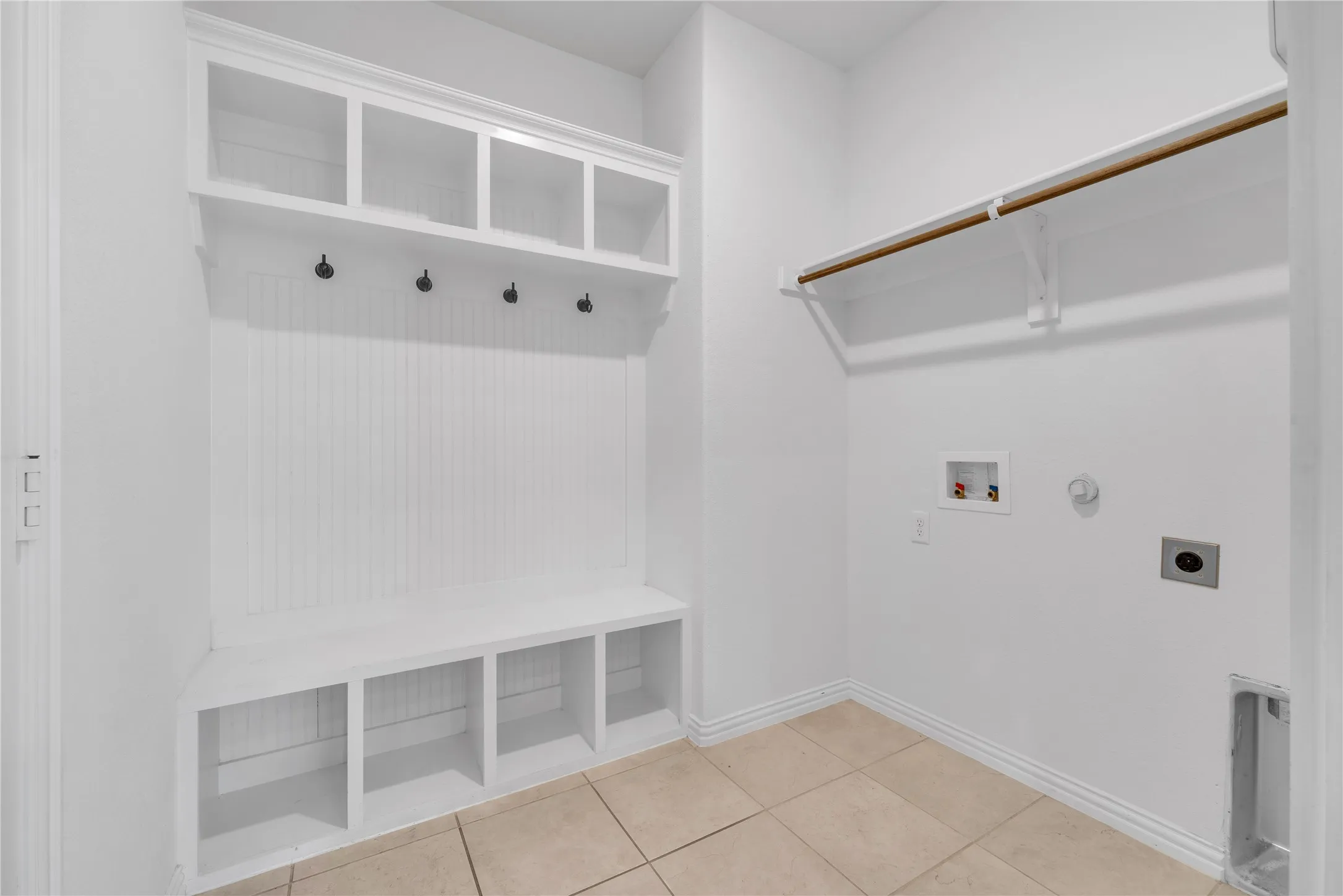 Single Family Residence For Sale in Tarrant County , 7337 Howling Coyote Lane, Fort Worth, Texas 76131, 3 Bedroom, 2 Bathroom, 2 Garage spaces, 2,003 Sqft, built in 2021, mls#21353836, Real Estate Agent in Fort Worth, Homes For Sale in Tarrant county, Homes For Sale in Fort Worth, Realtor in Fort Worth Texas, Real Estate Brokerage Independent Realty Texas, Luminita Cordes Realtor