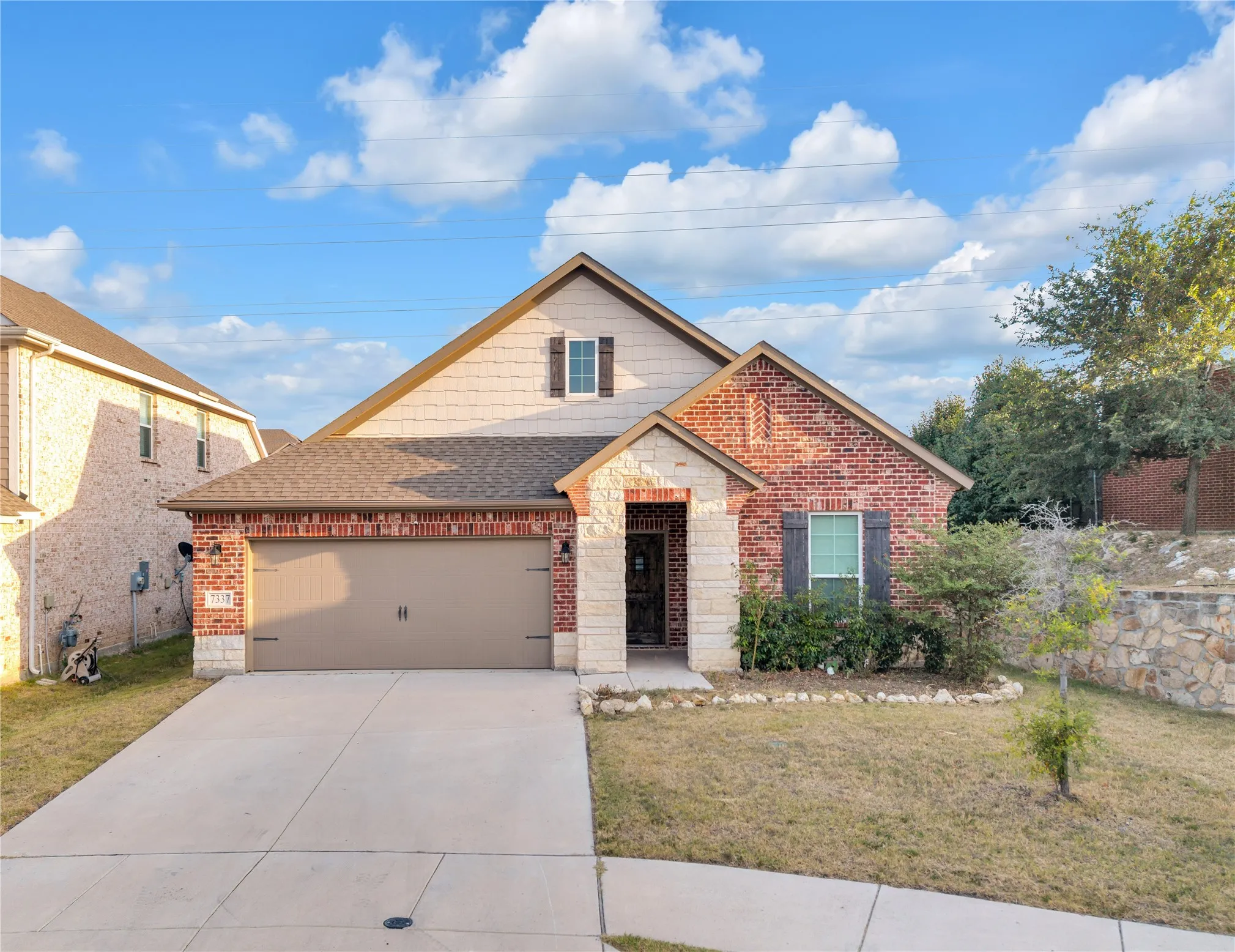 Single Family Residence For Sale in Tarrant County , 7337 Howling Coyote Lane, Fort Worth, Texas 76131, 3 Bedroom, 2 Bathroom, 2 Garage spaces, 2,003 Sqft, built in 2021, mls#21353836, Real Estate Agent in Fort Worth, Homes For Sale in Tarrant county, Homes For Sale in Fort Worth, Realtor in Fort Worth Texas, Real Estate Brokerage Independent Realty Texas, Luminita Cordes Realtor