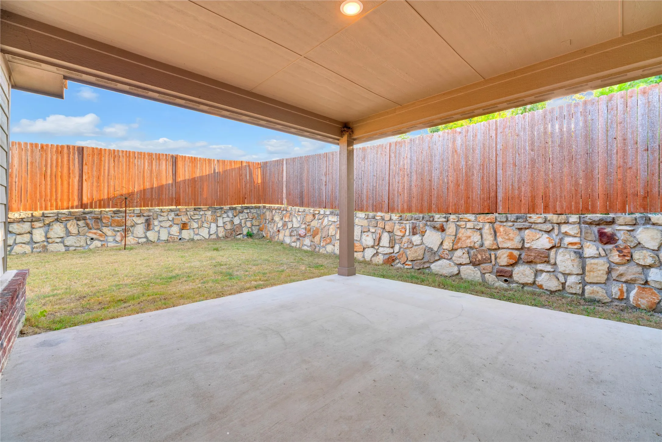 Single Family Residence For Sale in Tarrant County , 7337 Howling Coyote Lane, Fort Worth, Texas 76131, 3 Bedroom, 2 Bathroom, 2 Garage spaces, 2,003 Sqft, built in 2021, mls#21353836, Real Estate Agent in Fort Worth, Homes For Sale in Tarrant county, Homes For Sale in Fort Worth, Realtor in Fort Worth Texas, Real Estate Brokerage Independent Realty Texas, Luminita Cordes Realtor