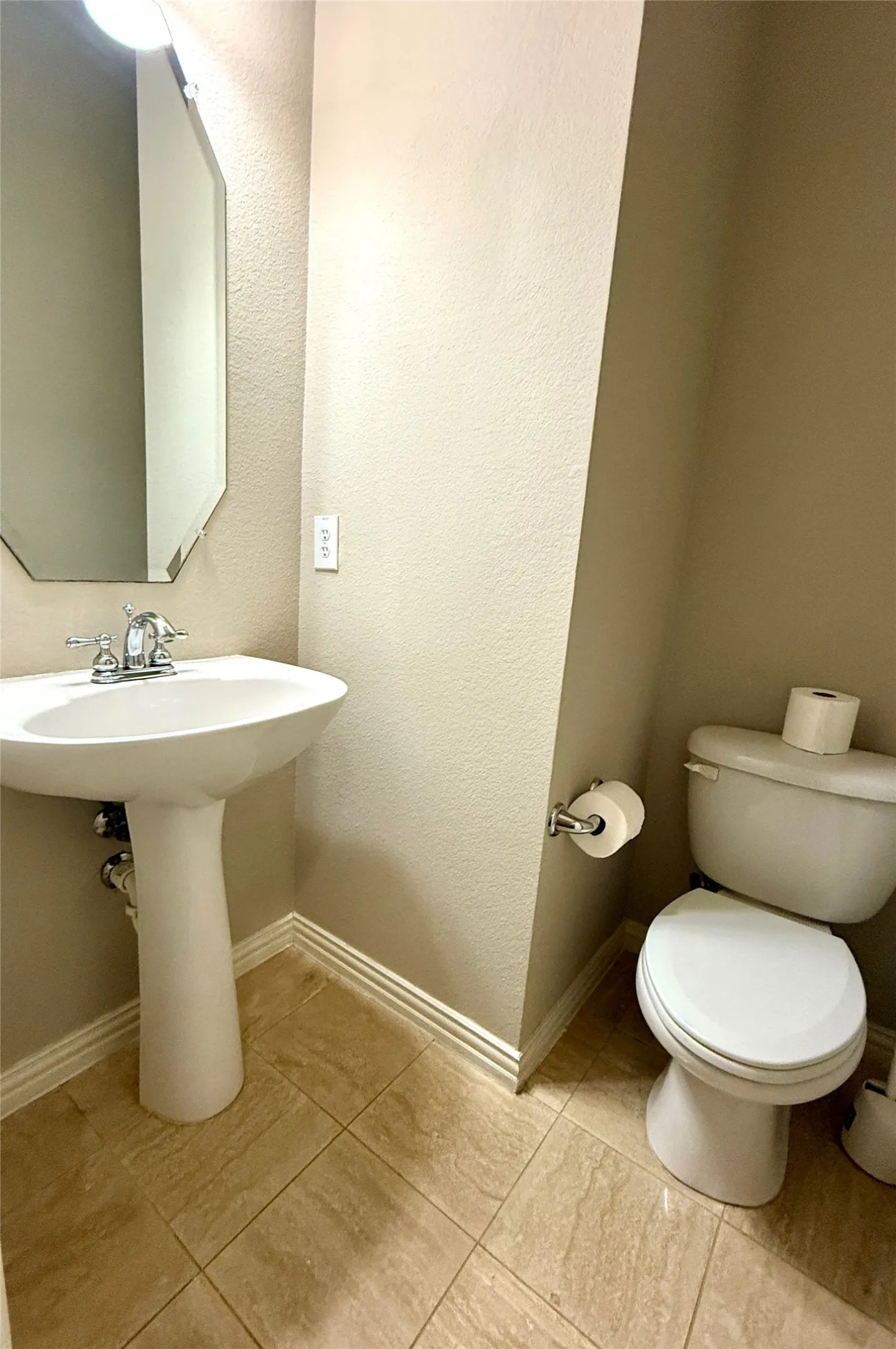 Townhouse For Sale in Collin County , 7957 Hannah Street, Plano, Texas 75025, 3 Bedroom, 3 Bathroom, 2 Garage spaces, 1,661 Sqft, built in 2007, mls#21354416, Real Estate Agent in Plano, Homes For Sale in Collin county, Homes For Sale in Plano, Realtor in Plano Texas, Real Estate Brokerage Independent Realty Texas, Luminita Cordes Realtor