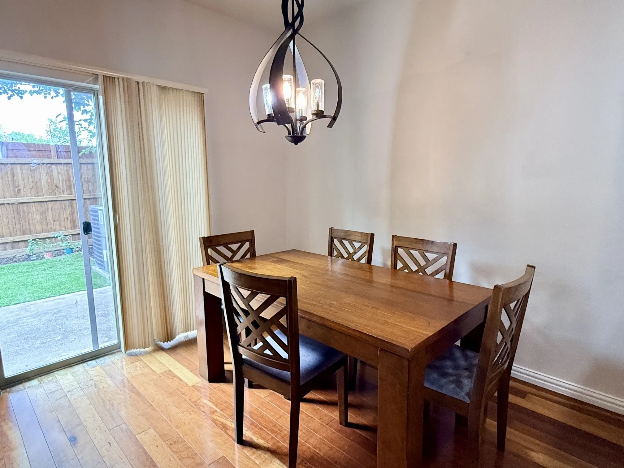 Townhouse For Sale in Collin County , 7957 Hannah Street, Plano, Texas 75025, 3 Bedroom, 3 Bathroom, 2 Garage spaces, 1,661 Sqft, built in 2007, mls#21354416, Real Estate Agent in Plano, Homes For Sale in Collin county, Homes For Sale in Plano, Realtor in Plano Texas, Real Estate Brokerage Independent Realty Texas, Luminita Cordes Realtor