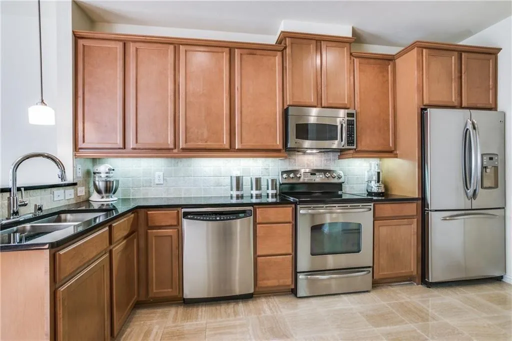 Townhouse For Sale in Collin County , 7957 Hannah Street, Plano, Texas 75025, 3 Bedroom, 3 Bathroom, 2 Garage spaces, 1,661 Sqft, built in 2007, mls#21354416, Real Estate Agent in Plano, Homes For Sale in Collin county, Homes For Sale in Plano, Realtor in Plano Texas, Real Estate Brokerage Independent Realty Texas, Luminita Cordes Realtor