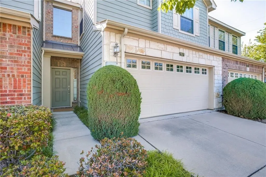 Townhouse For Sale in Collin County , 7957 Hannah Street, Plano, Texas 75025, 3 Bedroom, 3 Bathroom, 2 Garage spaces, 1,661 Sqft, built in 2007, mls#21354416, Real Estate Agent in Plano, Homes For Sale in Collin county, Homes For Sale in Plano, Realtor in Plano Texas, Real Estate Brokerage Independent Realty Texas, Luminita Cordes Realtor
