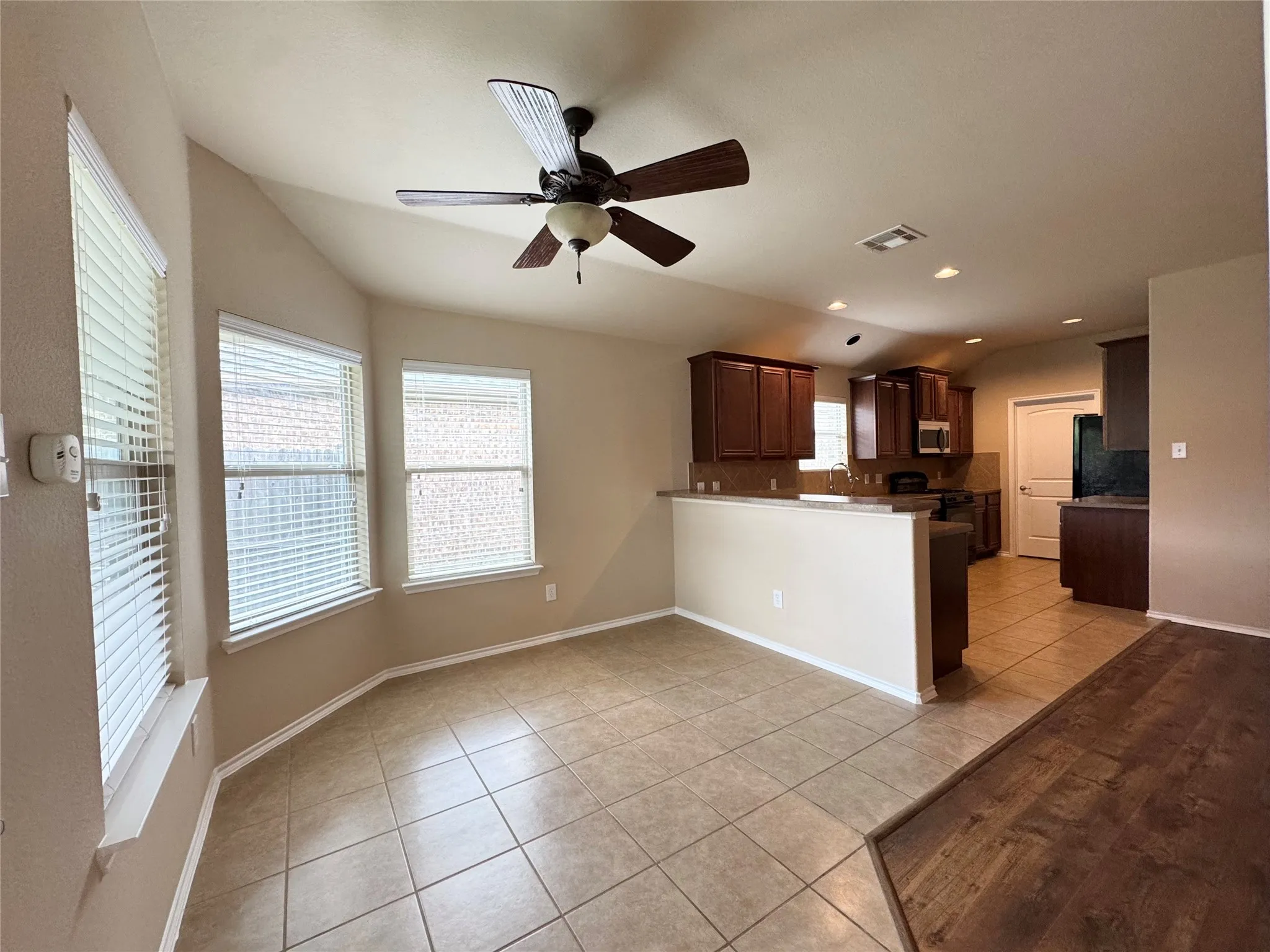 Single Family Residence For Rent in Collin County , 9709 Straightaway Drive, Mc Kinney, Texas 75072, 4 Bedroom, 2 Bathroom, 2 Garage spaces, 1,617 Sqft, built in 2009, mls#21352719, Real Estate Agent in Mc Kinney, Homes For Rent in Collin county, Homes For Rent in Mc Kinney, Realtor in Mc Kinney Texas, Real Estate Brokerage Independent Realty Texas, Luminita Cordes Realtor