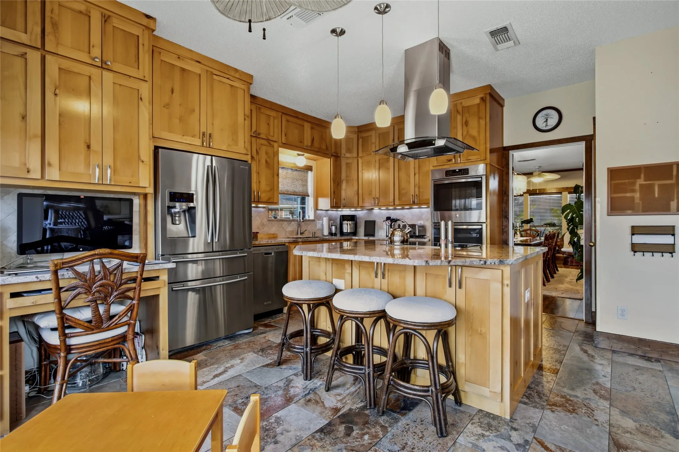 Eat-In at the island or enjoy a breakfast nook. Your choice!