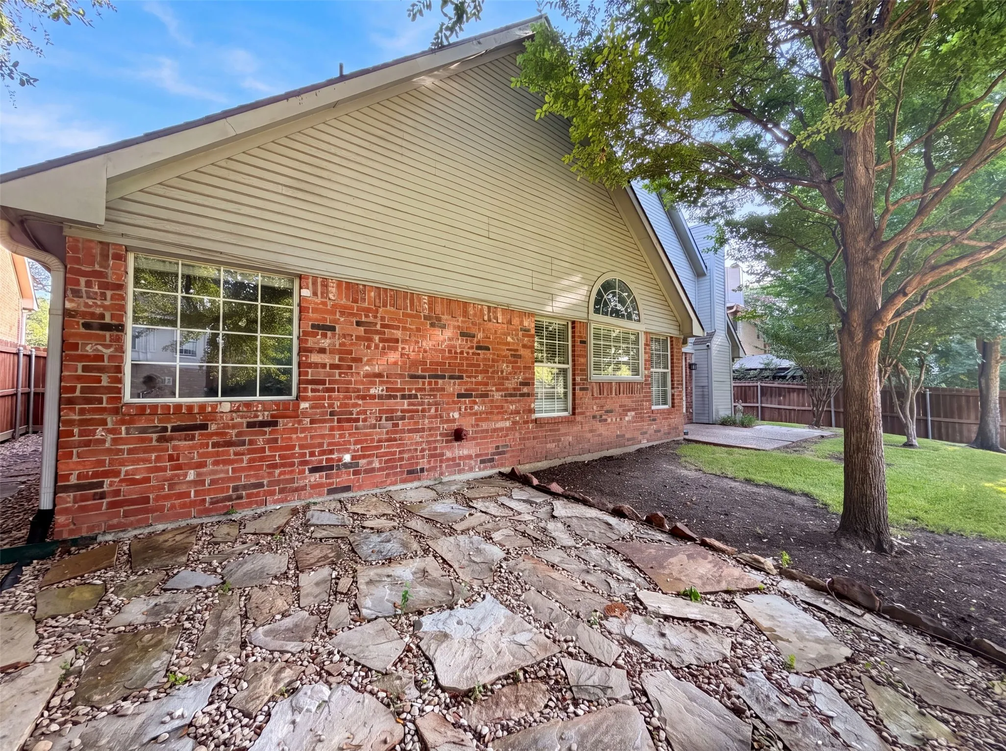 Single Family Residence For Sale in Collin County , 5101 Quail Ridge Drive, Mc Kinney, Texas 75072, 3 Bedroom, 2 Bathroom, 2 Garage spaces, 1,672 Sqft, built in 1991, mls#21354420, Real Estate Agent in Mc Kinney, Homes For Sale in Collin county, Homes For Sale in Mc Kinney, Realtor in Mc Kinney Texas, Real Estate Brokerage Independent Realty Texas, Luminita Cordes Realtor