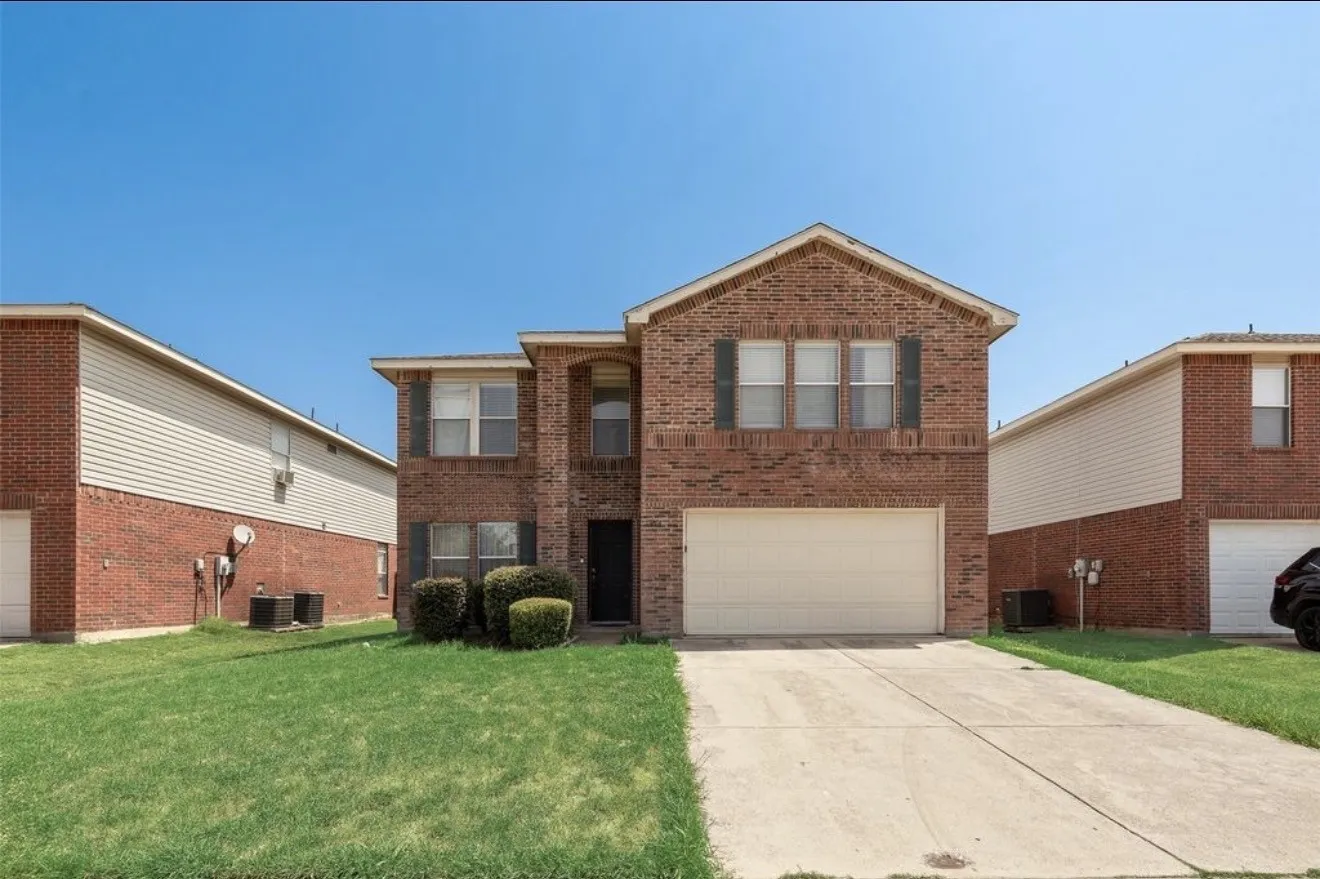 Single Family Residence For Sale in Tarrant County , 3016 Cesareo Drive, Grand Prairie, Texas 75052, 5 Bedrooms, 3 Bathrooms, 2 Garage spaces, 3,521 Sqft, built in 2001, Price $399,999, mls#21352701, Real Estate Agent in Grand Prairie, Homes For Sale in Tarrant county, Homes For Sale in Grand Prairie, Realtor in Grand Prairie Texas, Real Estate Brokerage Independent Realty Texas, Luminita Cordes Realtor