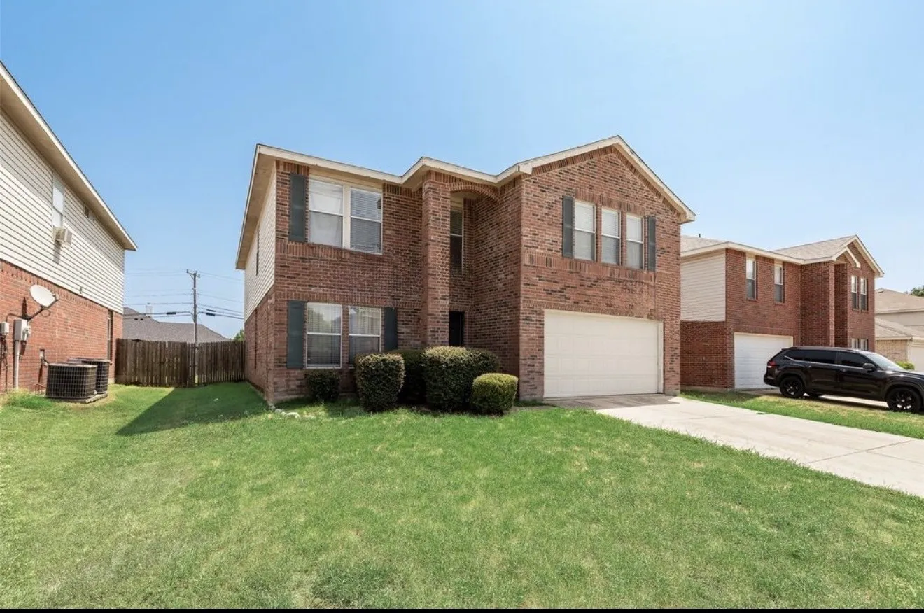 Single Family Residence For Sale in Tarrant County , 3016 Cesareo Drive, Grand Prairie, Texas 75052, 5 Bedrooms, 3 Bathrooms, 2 Garage spaces, 3,521 Sqft, built in 2001, Price $399,999, mls#21352701, Real Estate Agent in Grand Prairie, Homes For Sale in Tarrant county, Homes For Sale in Grand Prairie, Realtor in Grand Prairie Texas, Real Estate Brokerage Independent Realty Texas, Luminita Cordes Realtor