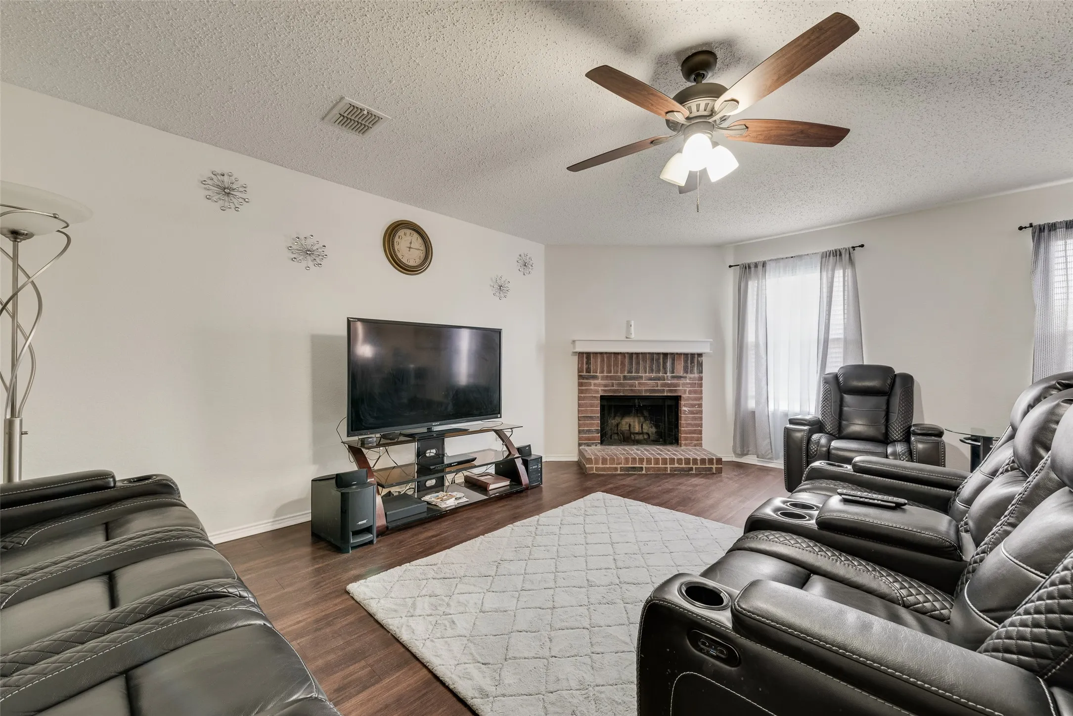 Single Family Residence For Sale in Tarrant County , 3016 Cesareo Drive, Grand Prairie, Texas 75052, 5 Bedrooms, 3 Bathrooms, 2 Garage spaces, 3,521 Sqft, built in 2001, Price $399,999, mls#21352701, Real Estate Agent in Grand Prairie, Homes For Sale in Tarrant county, Homes For Sale in Grand Prairie, Realtor in Grand Prairie Texas, Real Estate Brokerage Independent Realty Texas, Luminita Cordes Realtor