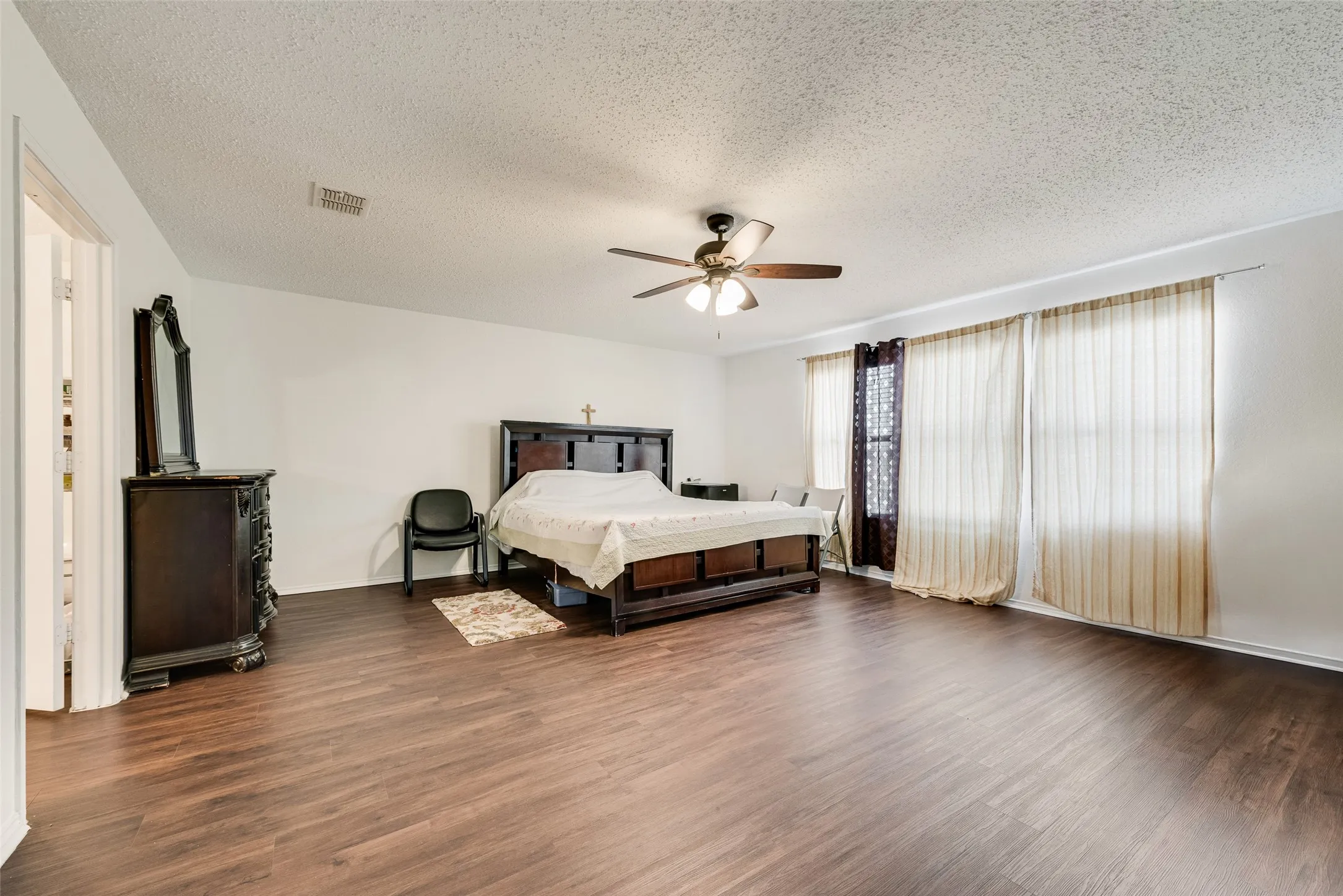 Single Family Residence For Sale in Tarrant County , 3016 Cesareo Drive, Grand Prairie, Texas 75052, 5 Bedrooms, 3 Bathrooms, 2 Garage spaces, 3,521 Sqft, built in 2001, Price $399,999, mls#21352701, Real Estate Agent in Grand Prairie, Homes For Sale in Tarrant county, Homes For Sale in Grand Prairie, Realtor in Grand Prairie Texas, Real Estate Brokerage Independent Realty Texas, Luminita Cordes Realtor