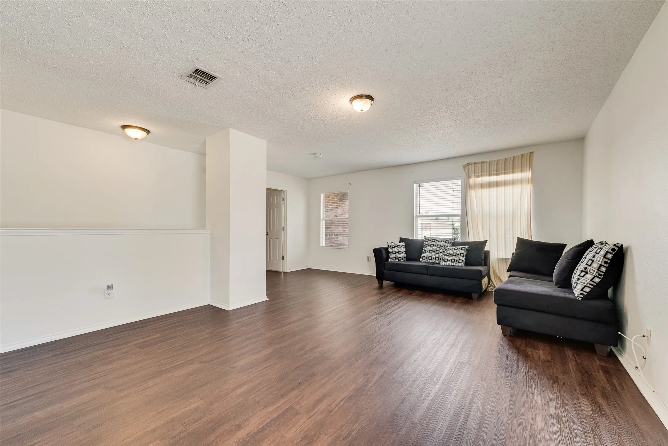 Single Family Residence For Sale in Tarrant County , 3016 Cesareo Drive, Grand Prairie, Texas 75052, 5 Bedrooms, 3 Bathrooms, 2 Garage spaces, 3,521 Sqft, built in 2001, Price $399,999, mls#21352701, Real Estate Agent in Grand Prairie, Homes For Sale in Tarrant county, Homes For Sale in Grand Prairie, Realtor in Grand Prairie Texas, Real Estate Brokerage Independent Realty Texas, Luminita Cordes Realtor