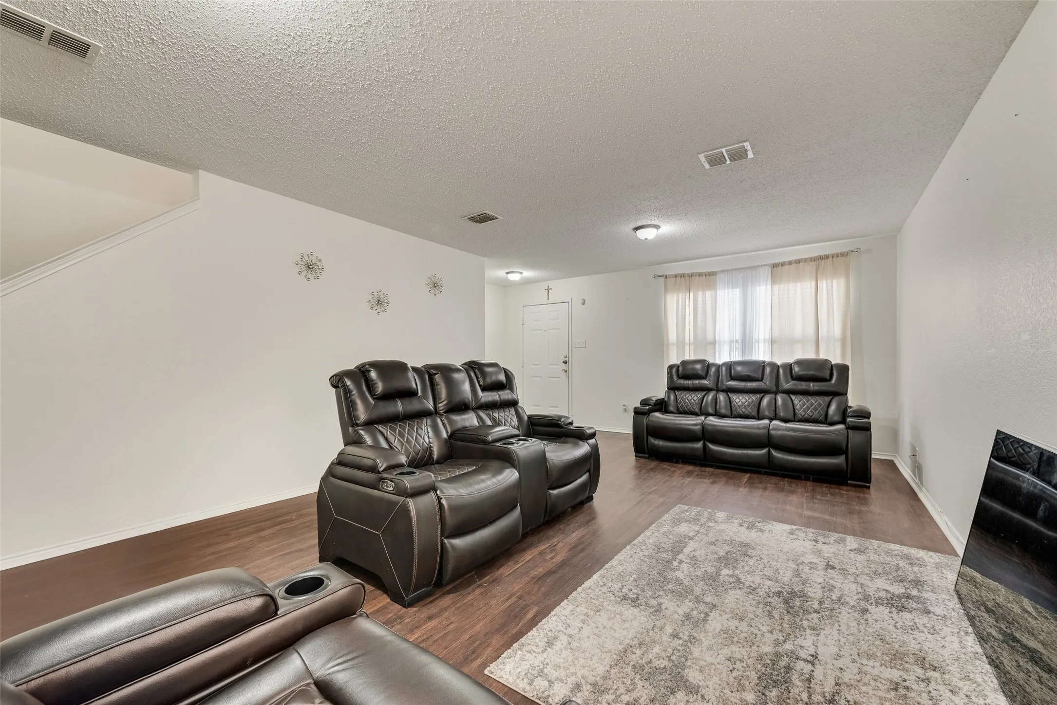 Single Family Residence For Sale in Tarrant County , 3016 Cesareo Drive, Grand Prairie, Texas 75052, 5 Bedrooms, 3 Bathrooms, 2 Garage spaces, 3,521 Sqft, built in 2001, Price $399,999, mls#21352701, Real Estate Agent in Grand Prairie, Homes For Sale in Tarrant county, Homes For Sale in Grand Prairie, Realtor in Grand Prairie Texas, Real Estate Brokerage Independent Realty Texas, Luminita Cordes Realtor
