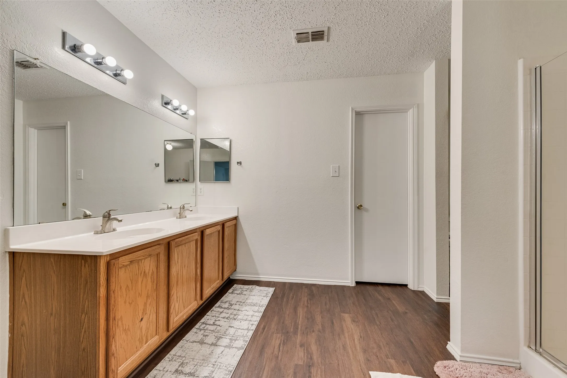 Single Family Residence For Sale in Tarrant County , 3016 Cesareo Drive, Grand Prairie, Texas 75052, 5 Bedrooms, 3 Bathrooms, 2 Garage spaces, 3,521 Sqft, built in 2001, Price $399,999, mls#21352701, Real Estate Agent in Grand Prairie, Homes For Sale in Tarrant county, Homes For Sale in Grand Prairie, Realtor in Grand Prairie Texas, Real Estate Brokerage Independent Realty Texas, Luminita Cordes Realtor