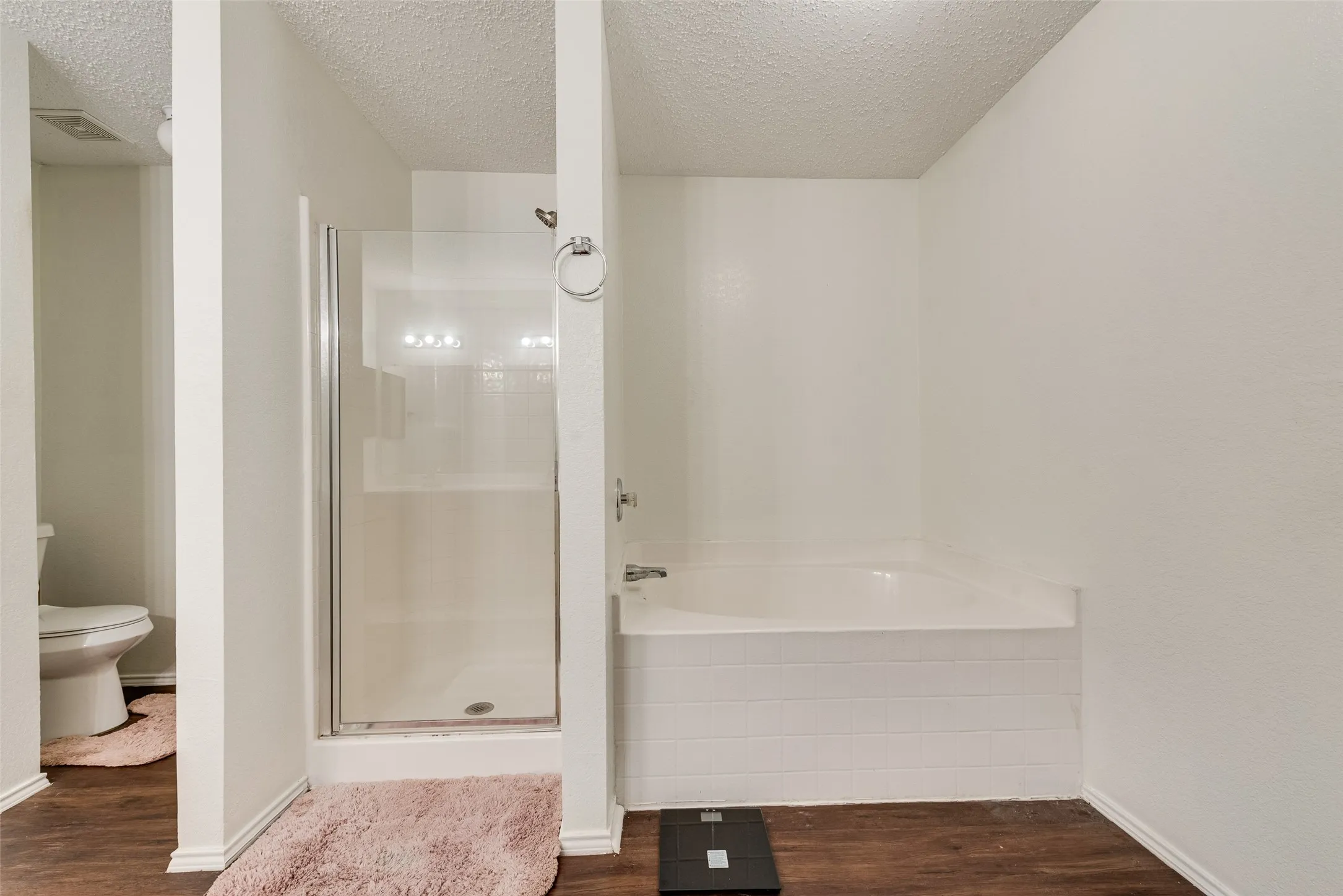 Single Family Residence For Sale in Tarrant County , 3016 Cesareo Drive, Grand Prairie, Texas 75052, 5 Bedrooms, 3 Bathrooms, 2 Garage spaces, 3,521 Sqft, built in 2001, Price $399,999, mls#21352701, Real Estate Agent in Grand Prairie, Homes For Sale in Tarrant county, Homes For Sale in Grand Prairie, Realtor in Grand Prairie Texas, Real Estate Brokerage Independent Realty Texas, Luminita Cordes Realtor