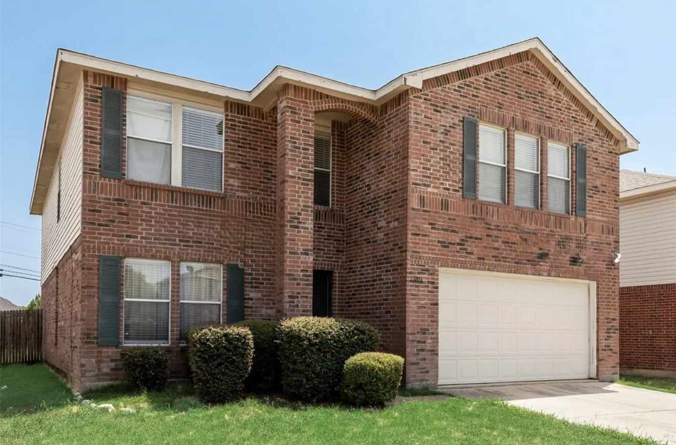 Single Family Residence For Sale in Tarrant County , 3016 Cesareo Drive, Grand Prairie, Texas 75052, 5 Bedrooms, 3 Bathrooms, 2 Garage spaces, 3,521 Sqft, built in 2001, Price $399,999, mls#21352701, Real Estate Agent in Grand Prairie, Homes For Sale in Tarrant county, Homes For Sale in Grand Prairie, Realtor in Grand Prairie Texas, Real Estate Brokerage Independent Realty Texas, Luminita Cordes Realtor