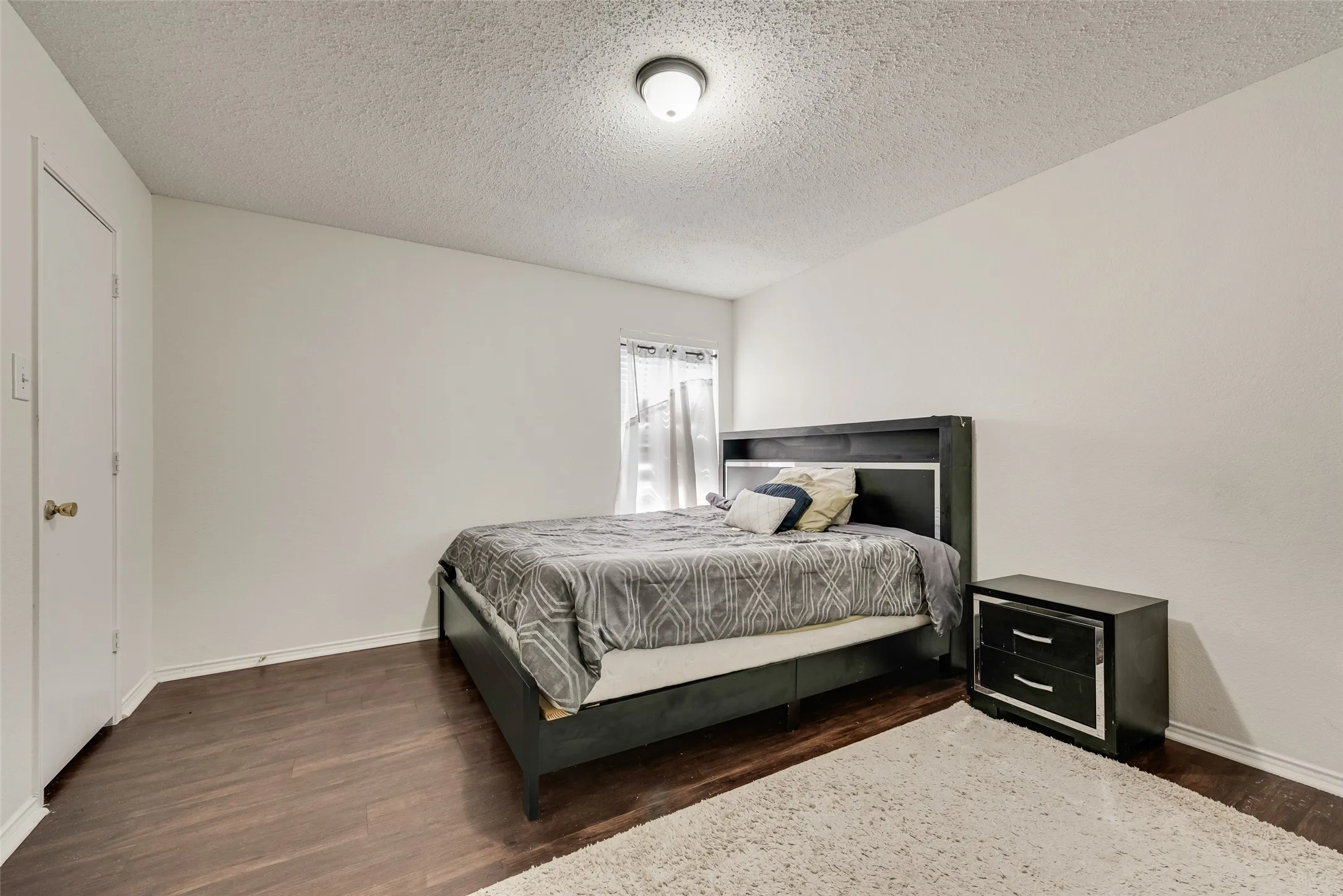 Single Family Residence For Sale in Tarrant County , 3016 Cesareo Drive, Grand Prairie, Texas 75052, 5 Bedrooms, 3 Bathrooms, 2 Garage spaces, 3,521 Sqft, built in 2001, Price $399,999, mls#21352701, Real Estate Agent in Grand Prairie, Homes For Sale in Tarrant county, Homes For Sale in Grand Prairie, Realtor in Grand Prairie Texas, Real Estate Brokerage Independent Realty Texas, Luminita Cordes Realtor