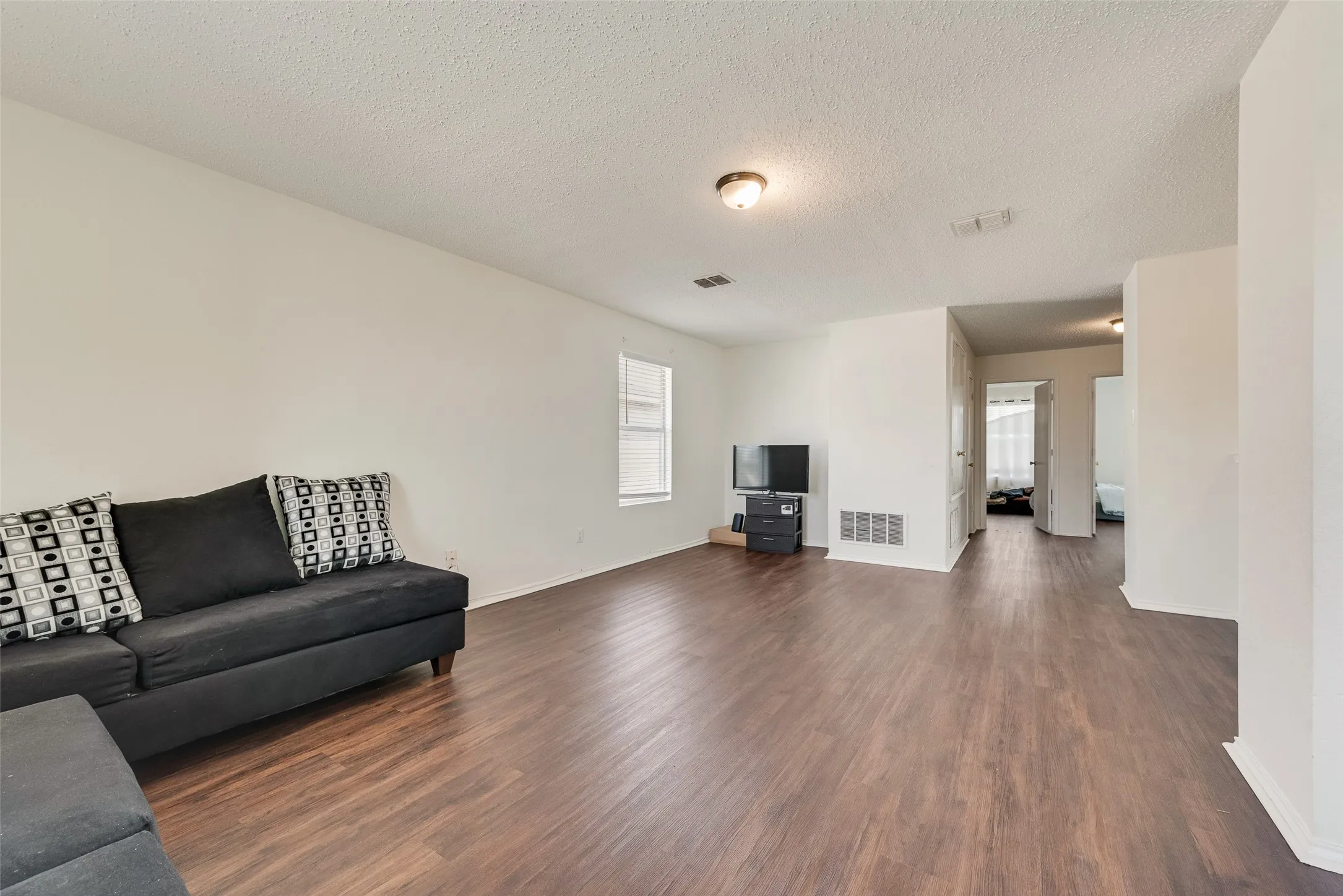 Single Family Residence For Sale in Tarrant County , 3016 Cesareo Drive, Grand Prairie, Texas 75052, 5 Bedrooms, 3 Bathrooms, 2 Garage spaces, 3,521 Sqft, built in 2001, Price $399,999, mls#21352701, Real Estate Agent in Grand Prairie, Homes For Sale in Tarrant county, Homes For Sale in Grand Prairie, Realtor in Grand Prairie Texas, Real Estate Brokerage Independent Realty Texas, Luminita Cordes Realtor