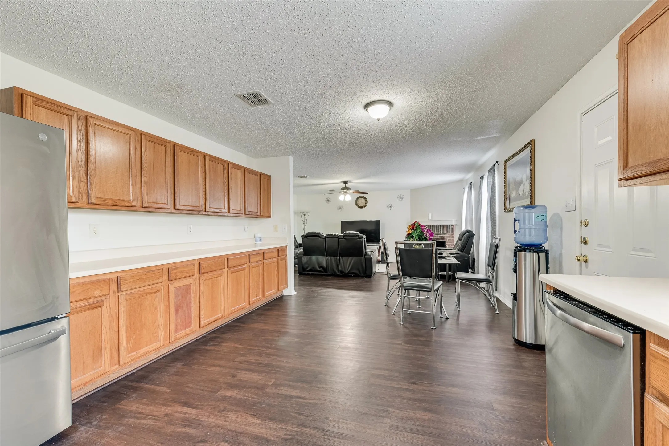 Single Family Residence For Sale in Tarrant County , 3016 Cesareo Drive, Grand Prairie, Texas 75052, 5 Bedrooms, 3 Bathrooms, 2 Garage spaces, 3,521 Sqft, built in 2001, Price $399,999, mls#21352701, Real Estate Agent in Grand Prairie, Homes For Sale in Tarrant county, Homes For Sale in Grand Prairie, Realtor in Grand Prairie Texas, Real Estate Brokerage Independent Realty Texas, Luminita Cordes Realtor