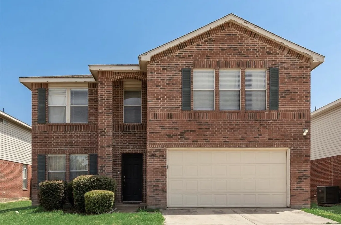 Single Family Residence For Sale in Tarrant County , 3016 Cesareo Drive, Grand Prairie, Texas 75052, 5 Bedrooms, 3 Bathrooms, 2 Garage spaces, 3,521 Sqft, built in 2001, Price $399,999, mls#21352701, Real Estate Agent in Grand Prairie, Homes For Sale in Tarrant county, Homes For Sale in Grand Prairie, Realtor in Grand Prairie Texas, Real Estate Brokerage Independent Realty Texas, Luminita Cordes Realtor