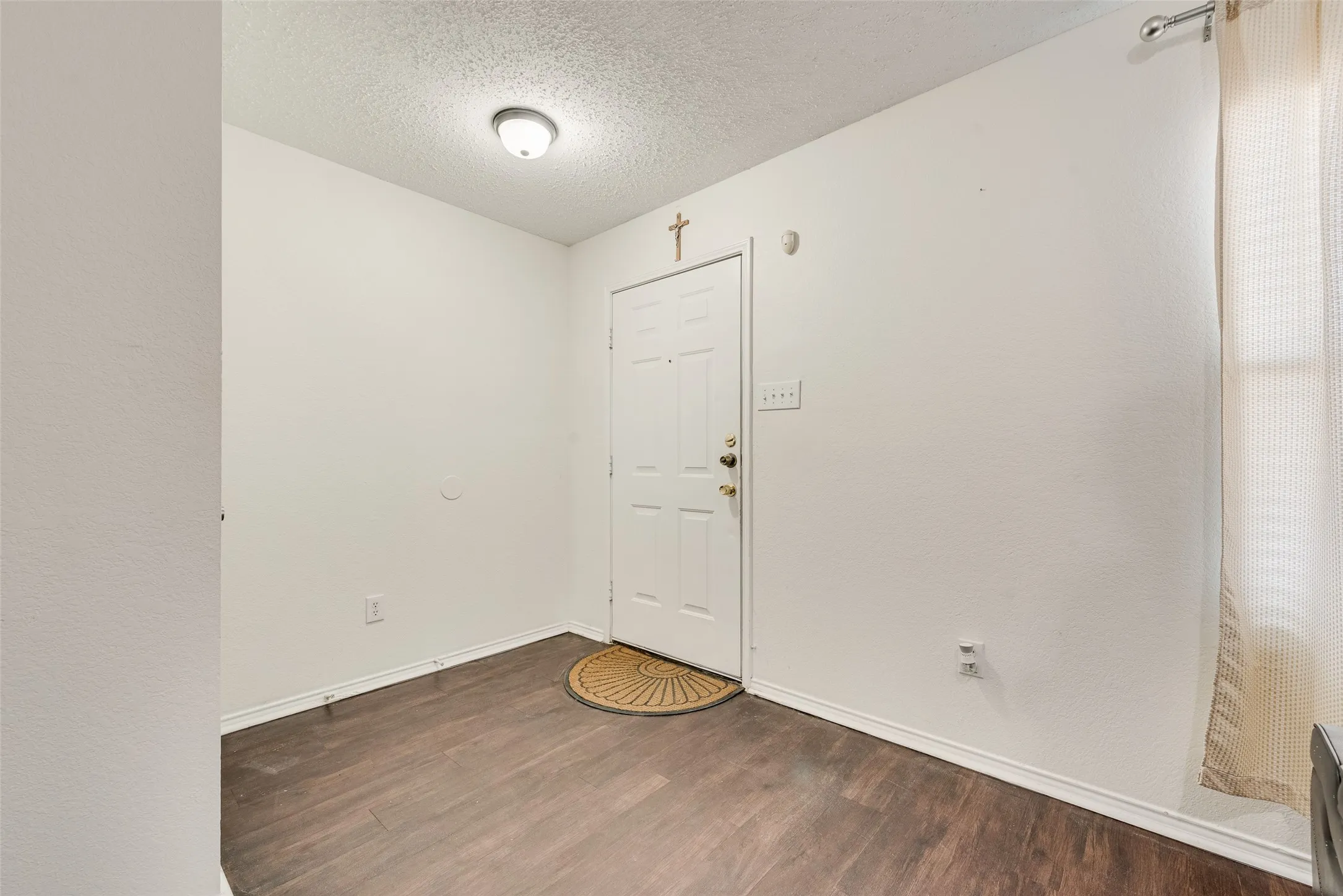 Single Family Residence For Sale in Tarrant County , 3016 Cesareo Drive, Grand Prairie, Texas 75052, 5 Bedrooms, 3 Bathrooms, 2 Garage spaces, 3,521 Sqft, built in 2001, Price $399,999, mls#21352701, Real Estate Agent in Grand Prairie, Homes For Sale in Tarrant county, Homes For Sale in Grand Prairie, Realtor in Grand Prairie Texas, Real Estate Brokerage Independent Realty Texas, Luminita Cordes Realtor