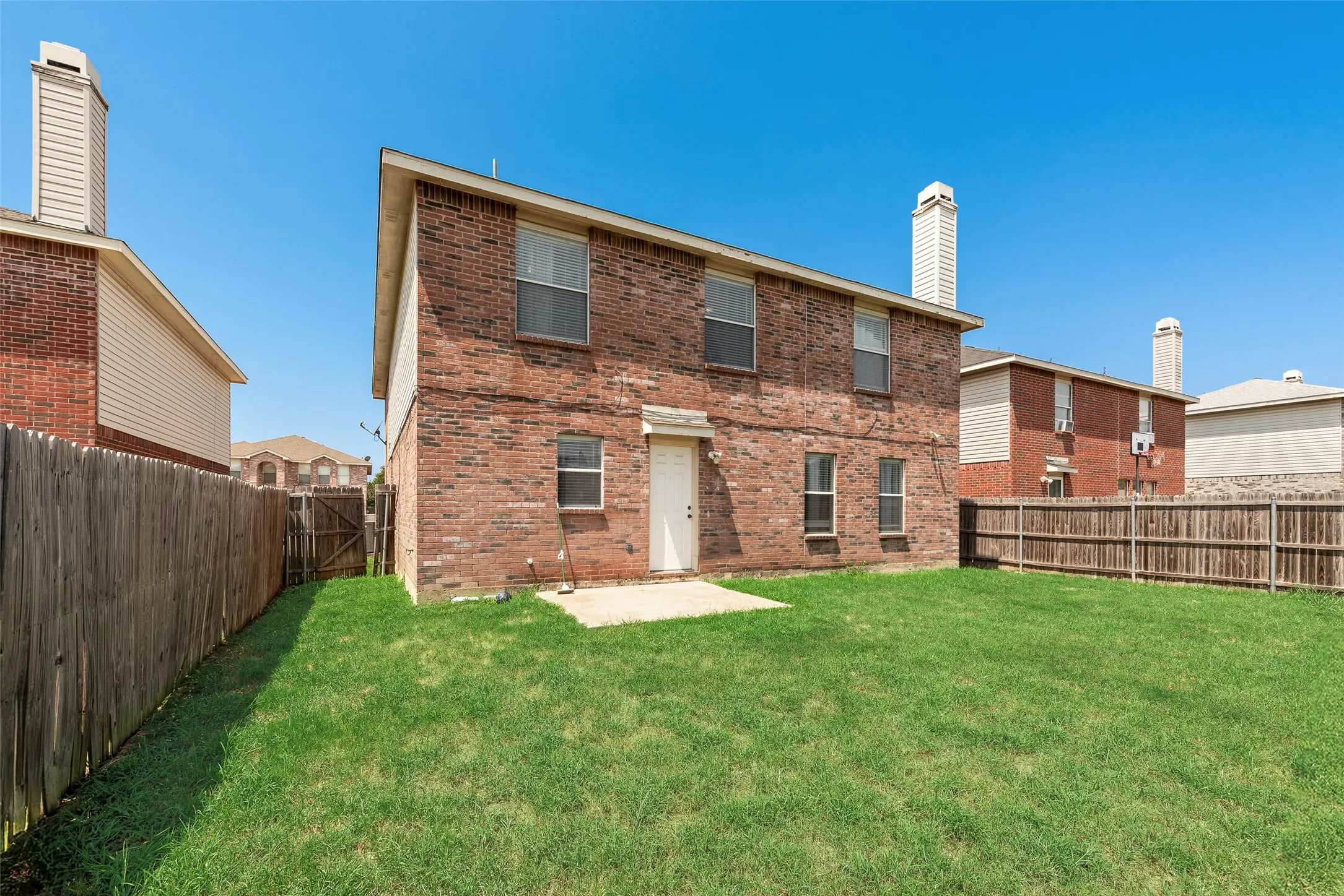 Single Family Residence For Sale in Tarrant County , 3016 Cesareo Drive, Grand Prairie, Texas 75052, 5 Bedrooms, 3 Bathrooms, 2 Garage spaces, 3,521 Sqft, built in 2001, Price $399,999, mls#21352701, Real Estate Agent in Grand Prairie, Homes For Sale in Tarrant county, Homes For Sale in Grand Prairie, Realtor in Grand Prairie Texas, Real Estate Brokerage Independent Realty Texas, Luminita Cordes Realtor