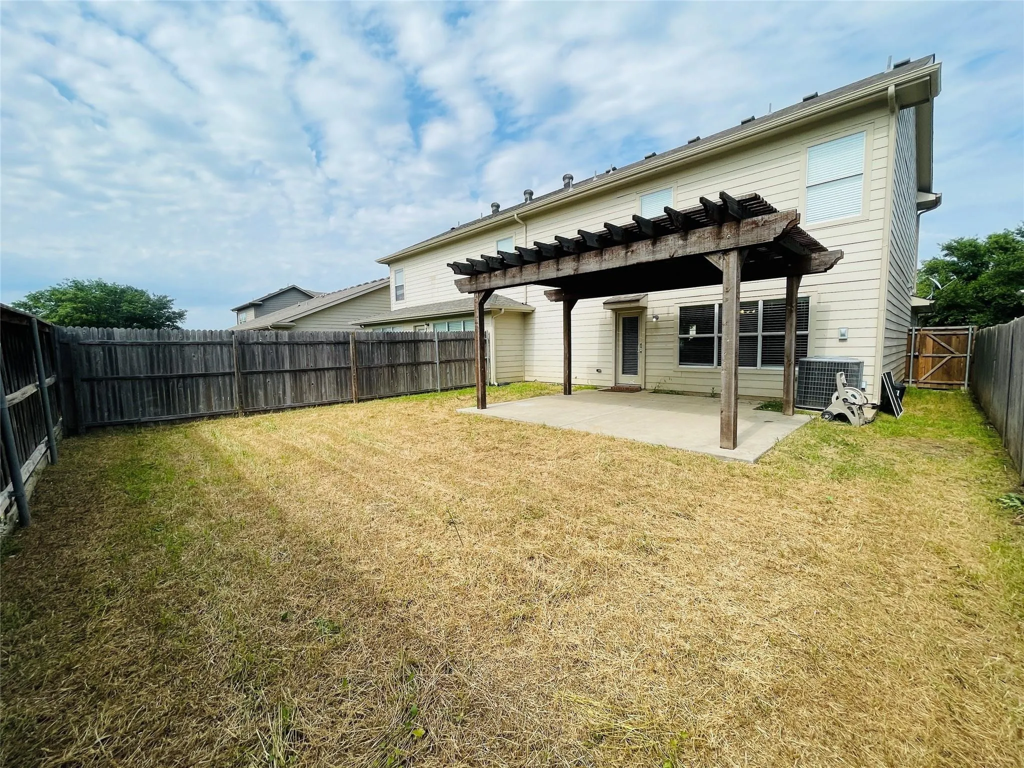 Townhouse For Rent in Tarrant County , 7561 Lazy Spur Boulevard, Fort Worth, Texas 76131, 3 Bedrooms, 3 Bathrooms, 2 Garage spaces, 1,634 Sqft, built in 2008, Price $1,975, mls#21354421, Real Estate Agent in Fort Worth, Homes For Rent in Tarrant county, Homes For Rent in Fort Worth, Realtor in Fort Worth Texas, Real Estate Brokerage Independent Realty Texas, Luminita Cordes Realtor