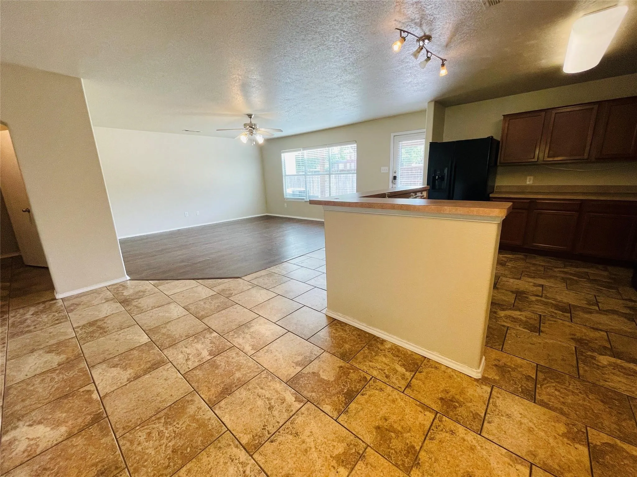 Townhouse For Rent in Tarrant County , 7561 Lazy Spur Boulevard, Fort Worth, Texas 76131, 3 Bedrooms, 3 Bathrooms, 2 Garage spaces, 1,634 Sqft, built in 2008, Price $1,975, mls#21354421, Real Estate Agent in Fort Worth, Homes For Rent in Tarrant county, Homes For Rent in Fort Worth, Realtor in Fort Worth Texas, Real Estate Brokerage Independent Realty Texas, Luminita Cordes Realtor