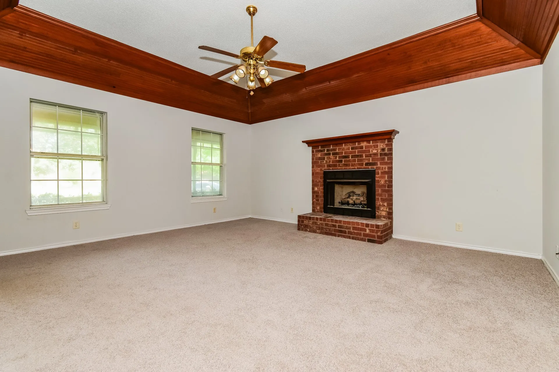 Single Family Residence For Sale in Fannin County , 2127 N Village Drive, Bonham, Texas 75418, 3 Bedroom, 2 Bathroom, 2 Garage spaces, 1,567 Sqft, built in 2001, mls#21354422, Real Estate Agent in Bonham, Homes For Sale in Fannin county, Homes For Sale in Bonham, Realtor in Bonham Texas, Real Estate Brokerage Independent Realty Texas, Luminita Cordes Realtor
