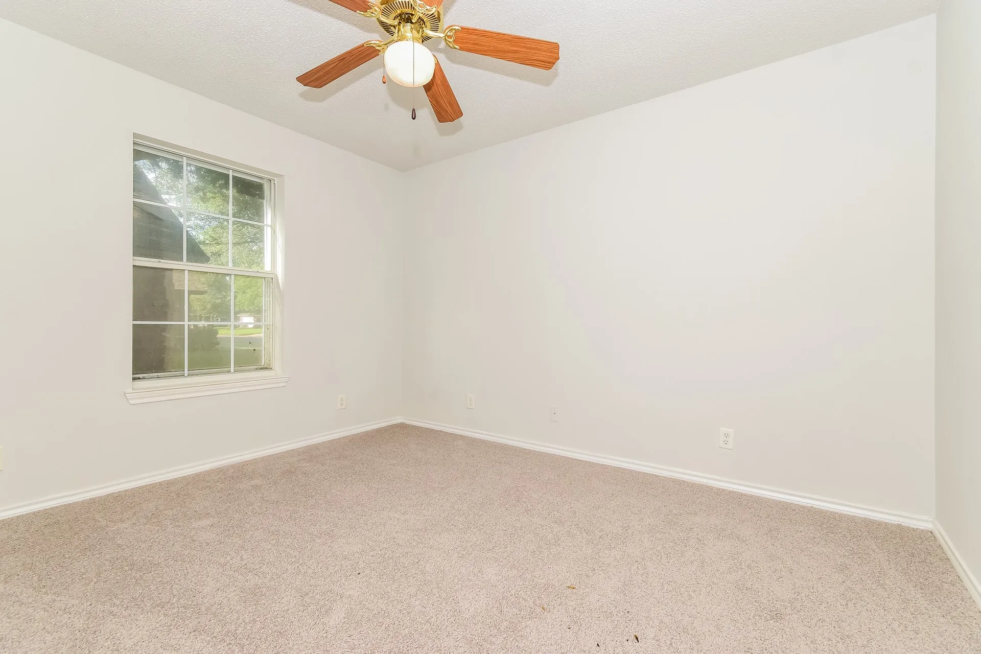 Single Family Residence For Sale in Fannin County , 2127 N Village Drive, Bonham, Texas 75418, 3 Bedroom, 2 Bathroom, 2 Garage spaces, 1,567 Sqft, built in 2001, mls#21354422, Real Estate Agent in Bonham, Homes For Sale in Fannin county, Homes For Sale in Bonham, Realtor in Bonham Texas, Real Estate Brokerage Independent Realty Texas, Luminita Cordes Realtor