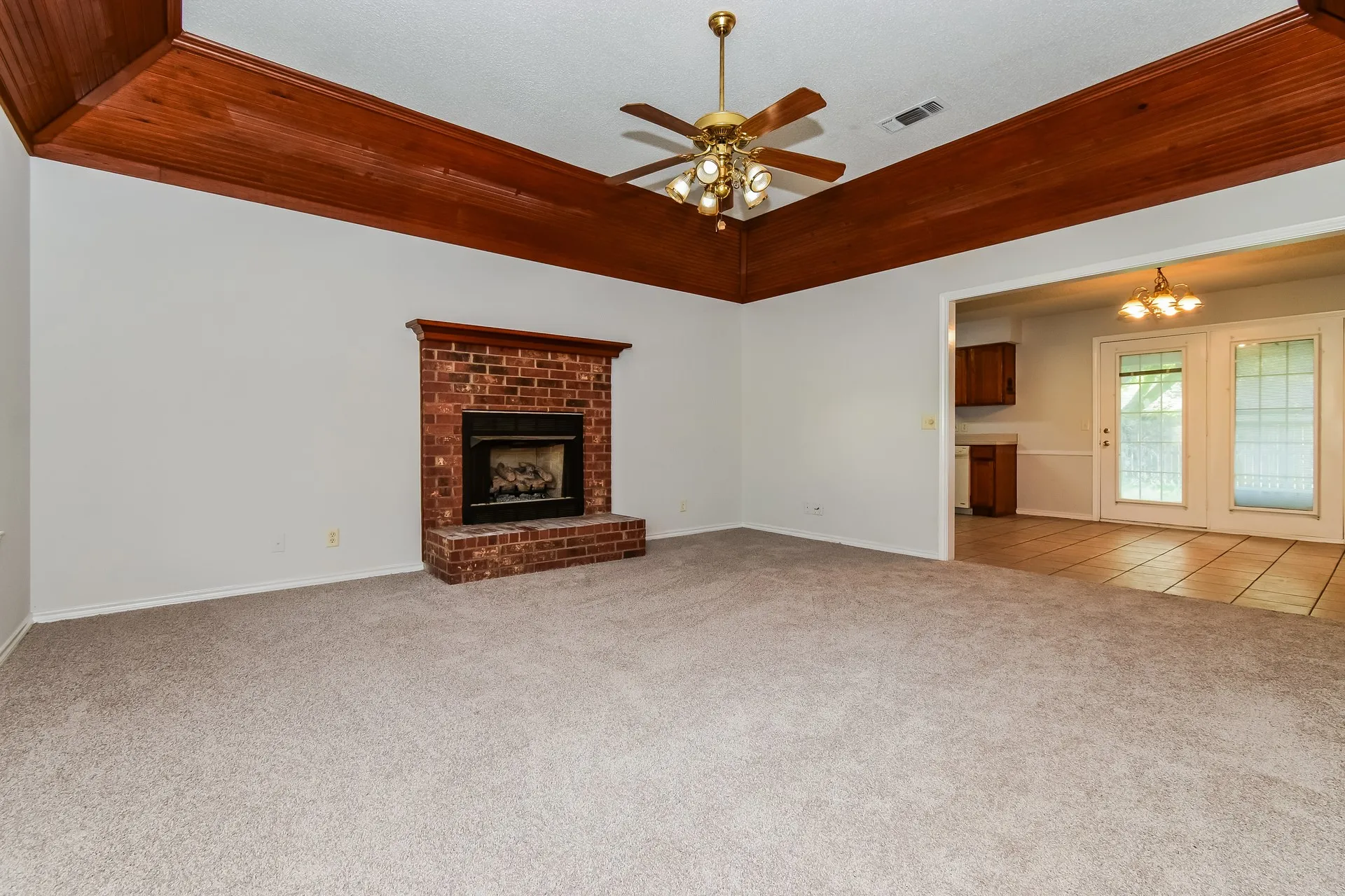 Single Family Residence For Sale in Fannin County , 2127 N Village Drive, Bonham, Texas 75418, 3 Bedroom, 2 Bathroom, 2 Garage spaces, 1,567 Sqft, built in 2001, mls#21354422, Real Estate Agent in Bonham, Homes For Sale in Fannin county, Homes For Sale in Bonham, Realtor in Bonham Texas, Real Estate Brokerage Independent Realty Texas, Luminita Cordes Realtor