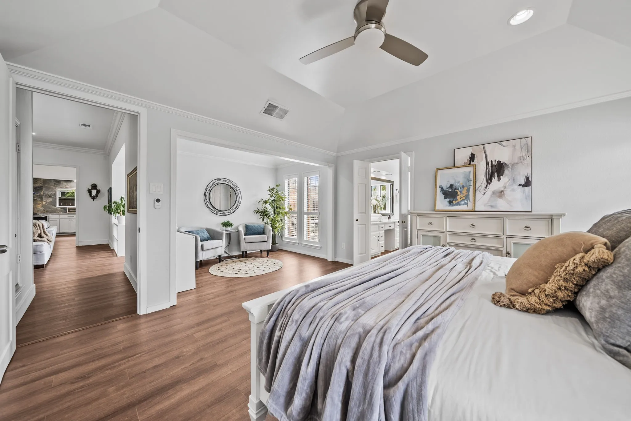 Single Family Residence For Sale in Dallas County , 9021 Silverdollar Trail, Irving, Texas 75063, 4 Bedroom, 3 Bathroom, 2 Garage spaces, 2,478 Sqft, built in 1986, mls#21341798, Real Estate Agent in Irving, Homes For Sale in Dallas county, Homes For Sale in Irving, Realtor in Irving Texas, Real Estate Brokerage Independent Realty Texas, Luminita Cordes Realtor