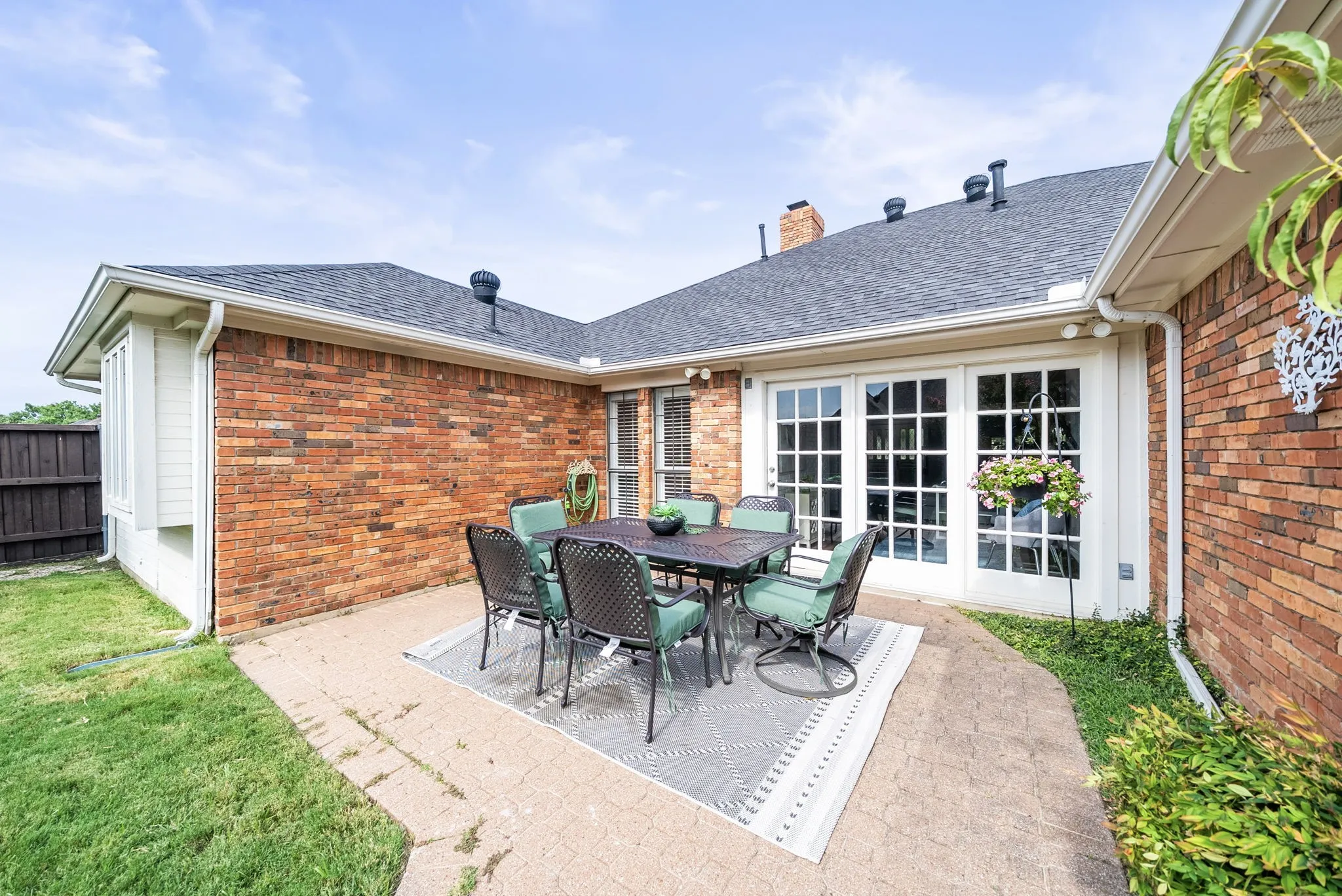 Single Family Residence For Sale in Dallas County , 9021 Silverdollar Trail, Irving, Texas 75063, 4 Bedroom, 3 Bathroom, 2 Garage spaces, 2,478 Sqft, built in 1986, mls#21341798, Real Estate Agent in Irving, Homes For Sale in Dallas county, Homes For Sale in Irving, Realtor in Irving Texas, Real Estate Brokerage Independent Realty Texas, Luminita Cordes Realtor