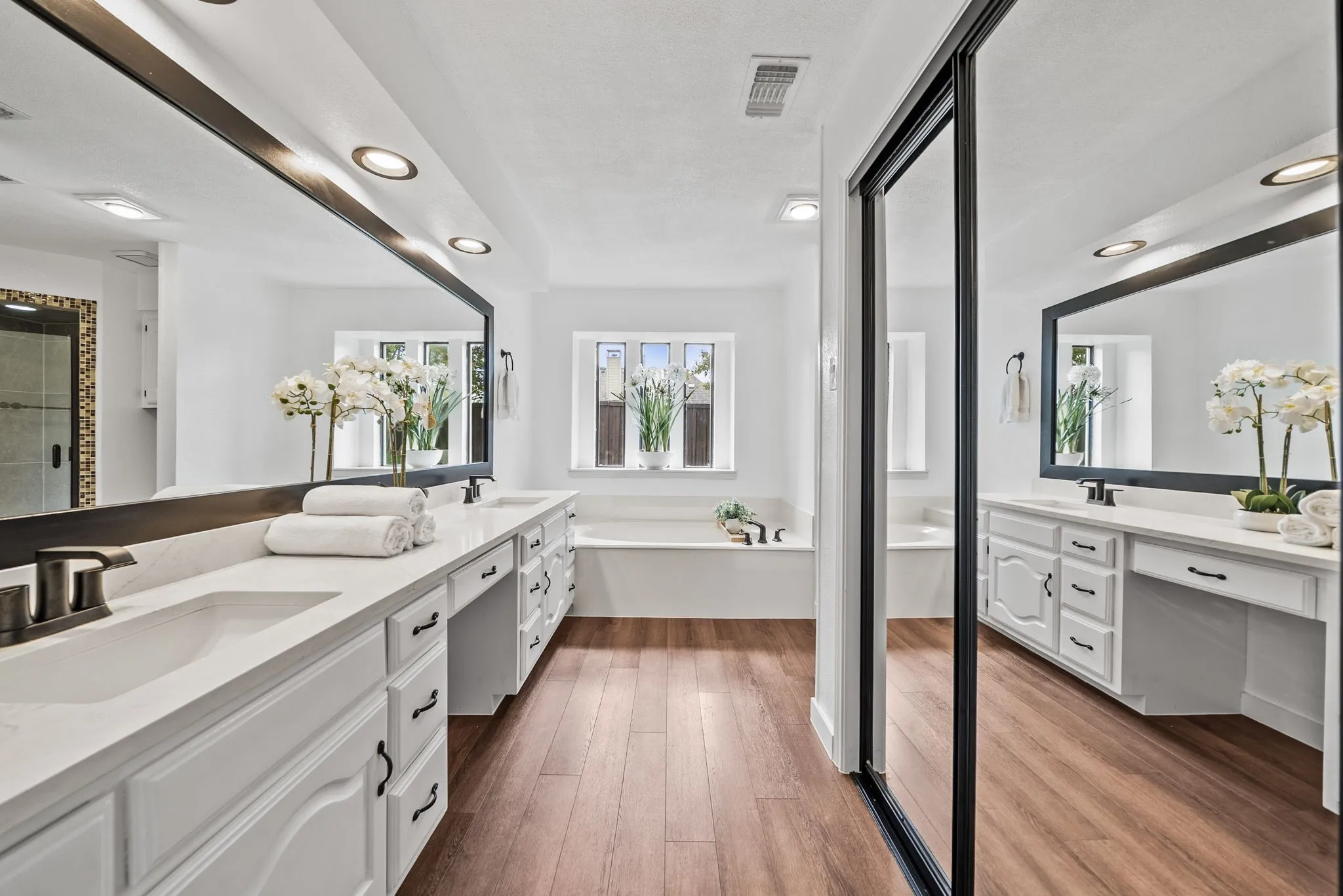 Single Family Residence For Sale in Dallas County , 9021 Silverdollar Trail, Irving, Texas 75063, 4 Bedroom, 3 Bathroom, 2 Garage spaces, 2,478 Sqft, built in 1986, mls#21341798, Real Estate Agent in Irving, Homes For Sale in Dallas county, Homes For Sale in Irving, Realtor in Irving Texas, Real Estate Brokerage Independent Realty Texas, Luminita Cordes Realtor