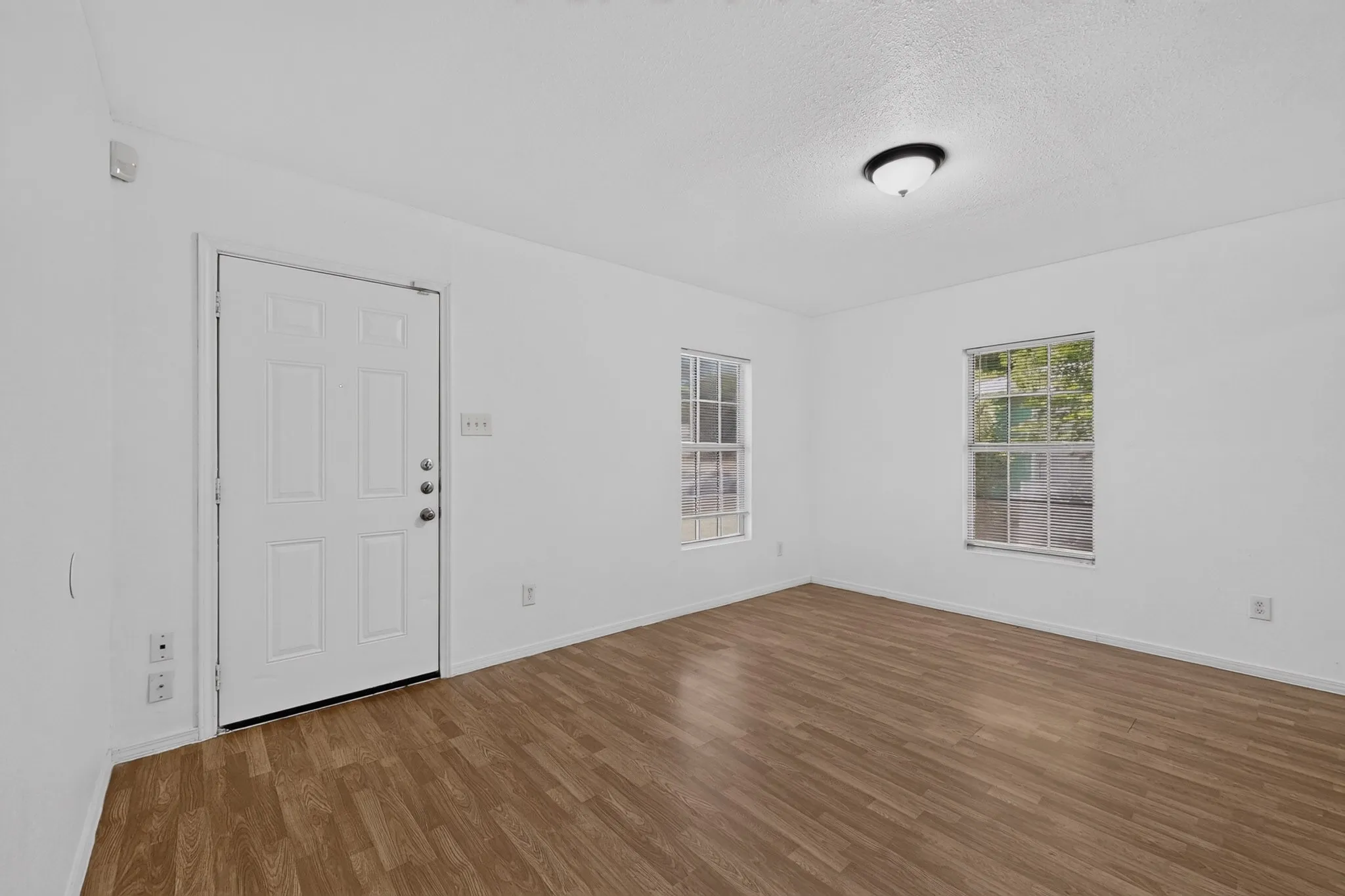 Single Family Residence For Rent in Dallas County , 2538 Stovall Drive, Dallas, Texas 75216, 3 Bedroom, 2 Bathroom, Garage spaces, 1,100 Sqft, built in 1949, mls#21354432, Real Estate Agent in Dallas, Homes For Rent in Dallas county, Homes For Rent in Dallas, Realtor in Dallas Texas, Real Estate Brokerage Independent Realty Texas, Luminita Cordes Realtor