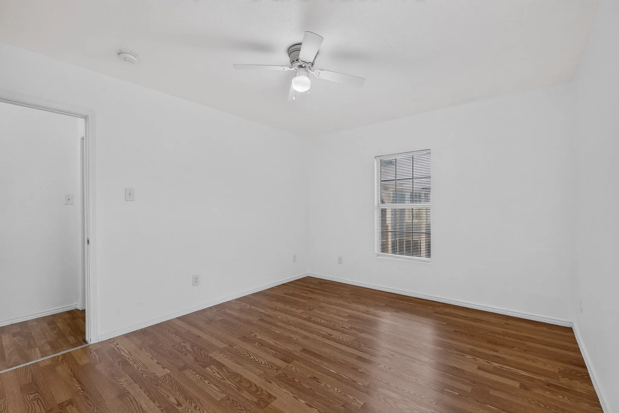 Single Family Residence For Rent in Dallas County , 2538 Stovall Drive, Dallas, Texas 75216, 3 Bedroom, 2 Bathroom, Garage spaces, 1,100 Sqft, built in 1949, mls#21354432, Real Estate Agent in Dallas, Homes For Rent in Dallas county, Homes For Rent in Dallas, Realtor in Dallas Texas, Real Estate Brokerage Independent Realty Texas, Luminita Cordes Realtor