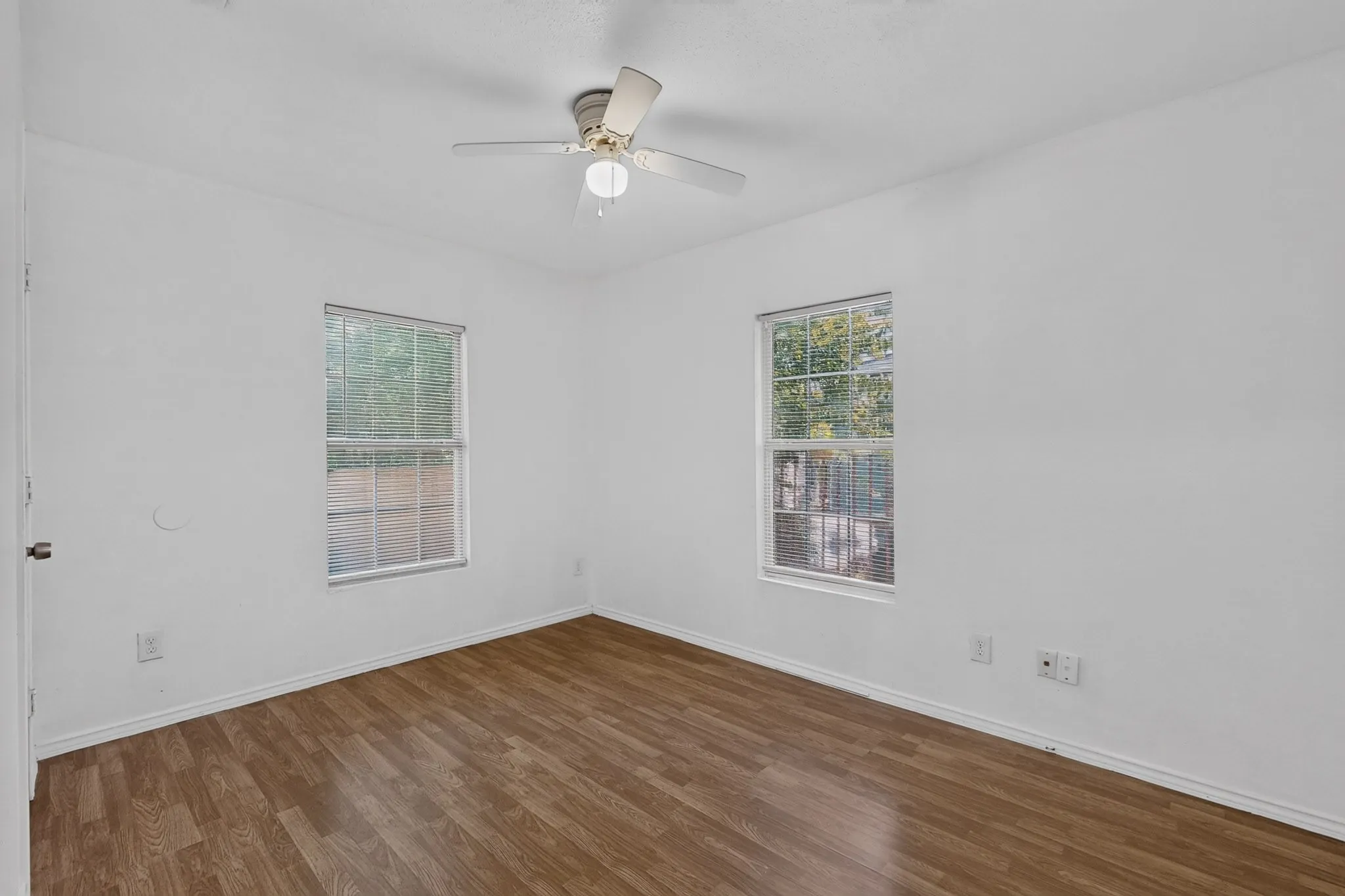 Single Family Residence For Rent in Dallas County , 2538 Stovall Drive, Dallas, Texas 75216, 3 Bedroom, 2 Bathroom, Garage spaces, 1,100 Sqft, built in 1949, mls#21354432, Real Estate Agent in Dallas, Homes For Rent in Dallas county, Homes For Rent in Dallas, Realtor in Dallas Texas, Real Estate Brokerage Independent Realty Texas, Luminita Cordes Realtor