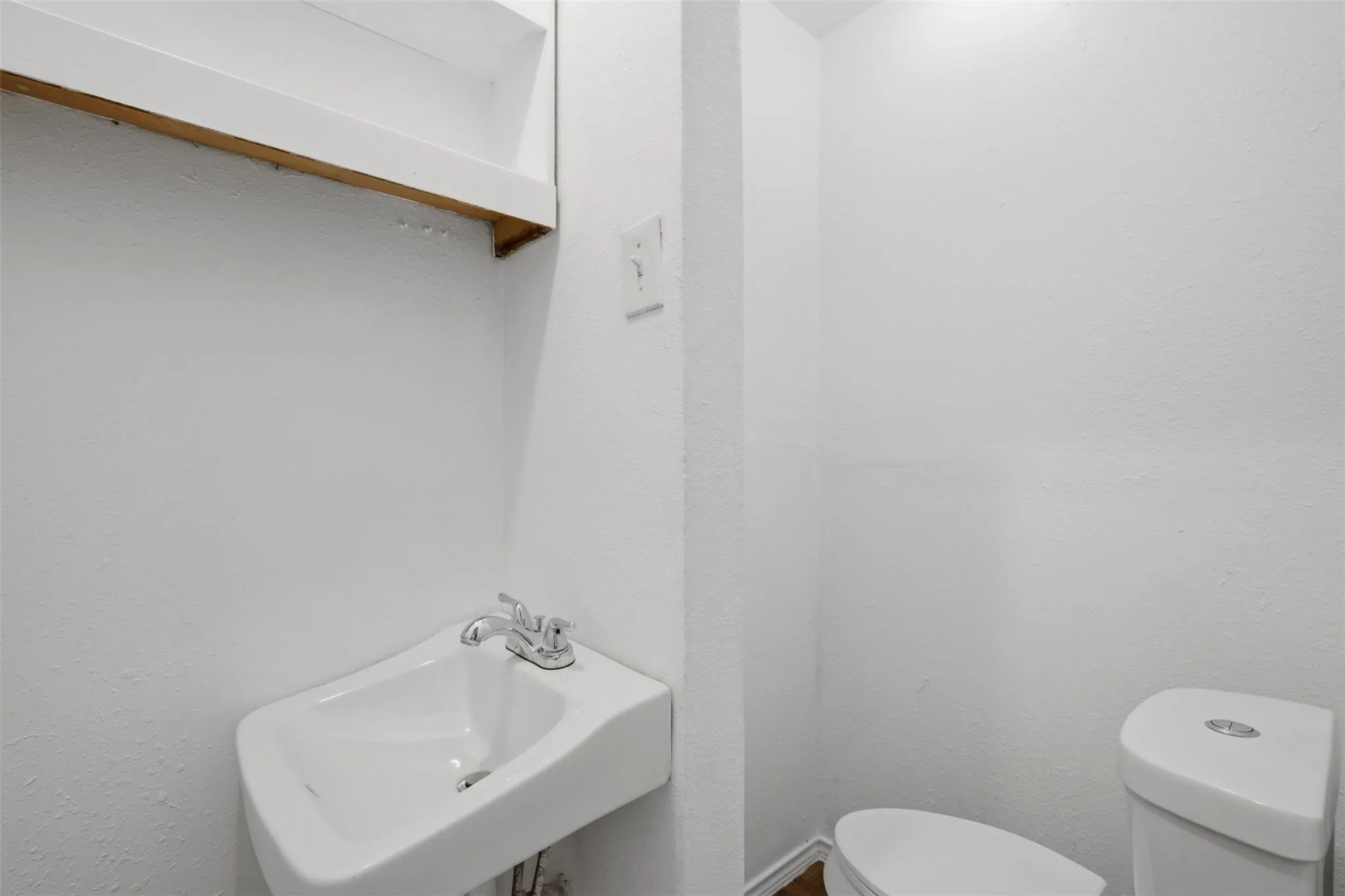 Single Family Residence For Rent in Dallas County , 2538 Stovall Drive, Dallas, Texas 75216, 3 Bedroom, 2 Bathroom, Garage spaces, 1,100 Sqft, built in 1949, mls#21354432, Real Estate Agent in Dallas, Homes For Rent in Dallas county, Homes For Rent in Dallas, Realtor in Dallas Texas, Real Estate Brokerage Independent Realty Texas, Luminita Cordes Realtor