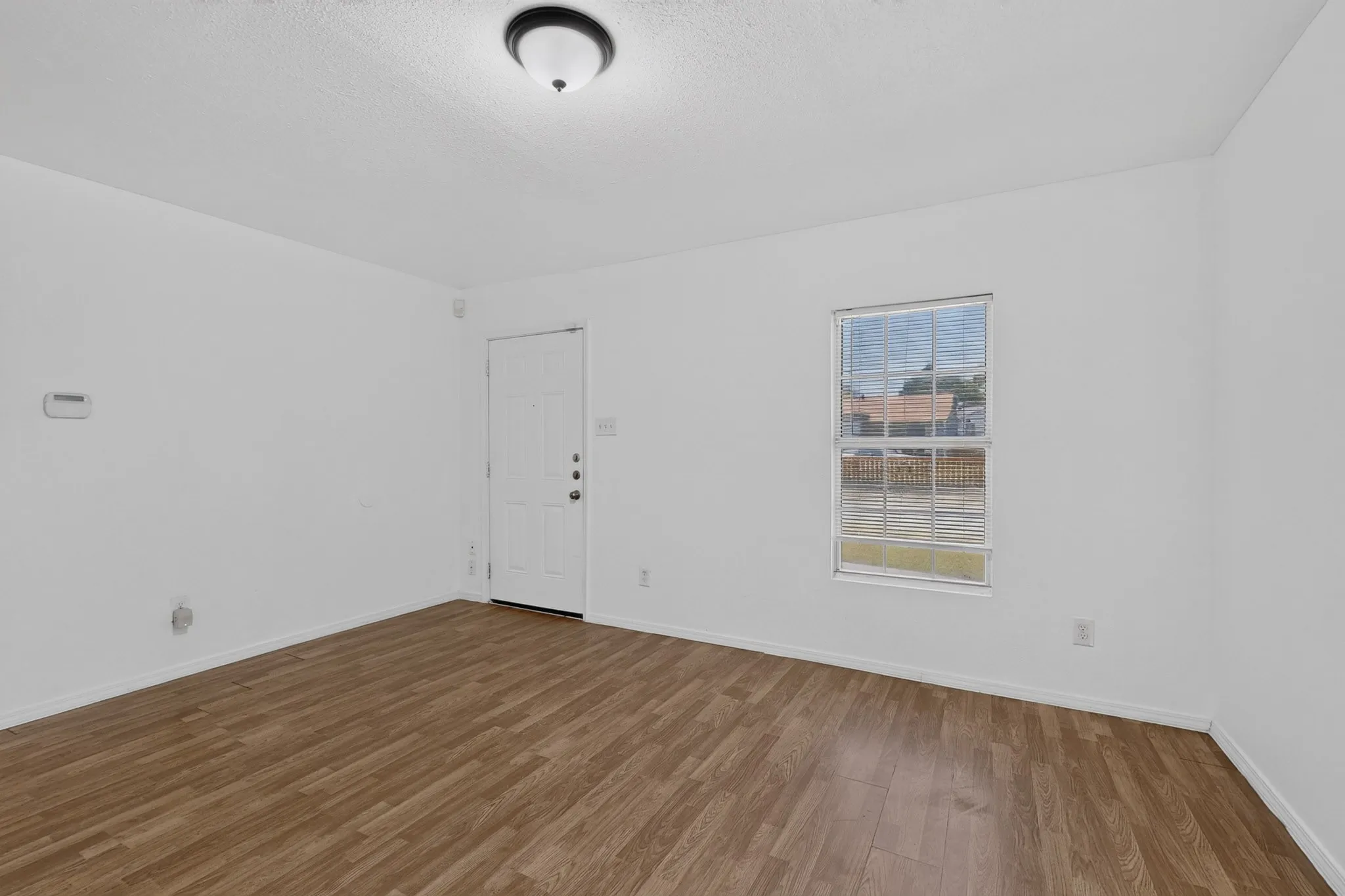 Single Family Residence For Rent in Dallas County , 2538 Stovall Drive, Dallas, Texas 75216, 3 Bedroom, 2 Bathroom, Garage spaces, 1,100 Sqft, built in 1949, mls#21354432, Real Estate Agent in Dallas, Homes For Rent in Dallas county, Homes For Rent in Dallas, Realtor in Dallas Texas, Real Estate Brokerage Independent Realty Texas, Luminita Cordes Realtor