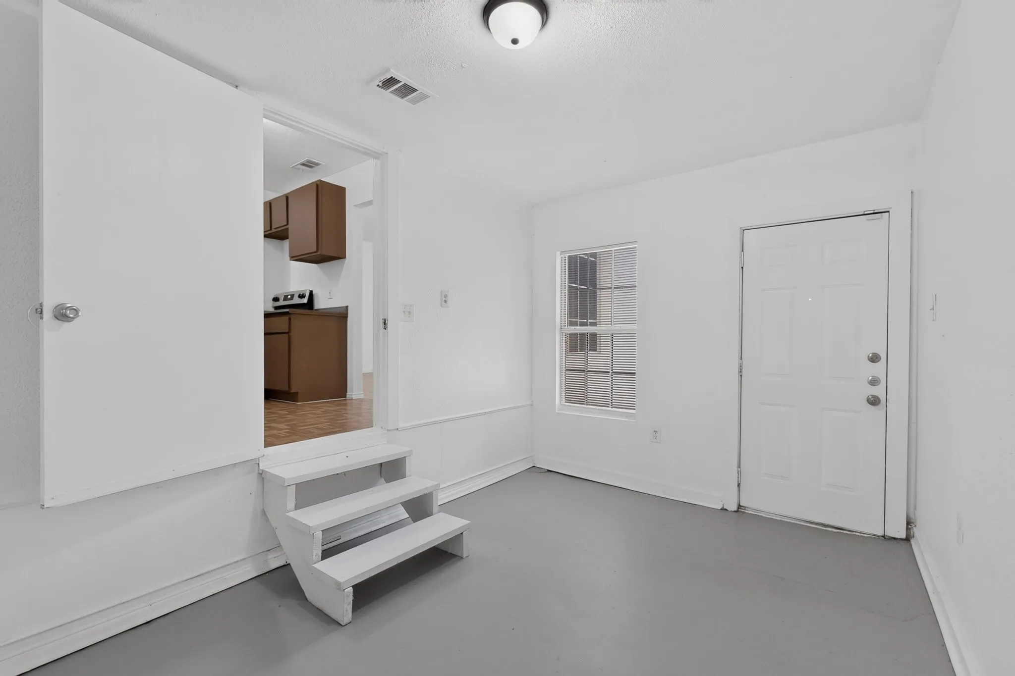 Single Family Residence For Rent in Dallas County , 2538 Stovall Drive, Dallas, Texas 75216, 3 Bedroom, 2 Bathroom, Garage spaces, 1,100 Sqft, built in 1949, mls#21354432, Real Estate Agent in Dallas, Homes For Rent in Dallas county, Homes For Rent in Dallas, Realtor in Dallas Texas, Real Estate Brokerage Independent Realty Texas, Luminita Cordes Realtor