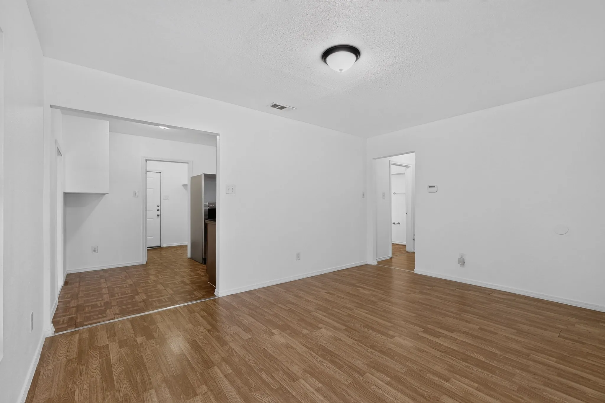 Single Family Residence For Rent in Dallas County , 2538 Stovall Drive, Dallas, Texas 75216, 3 Bedroom, 2 Bathroom, Garage spaces, 1,100 Sqft, built in 1949, mls#21354432, Real Estate Agent in Dallas, Homes For Rent in Dallas county, Homes For Rent in Dallas, Realtor in Dallas Texas, Real Estate Brokerage Independent Realty Texas, Luminita Cordes Realtor