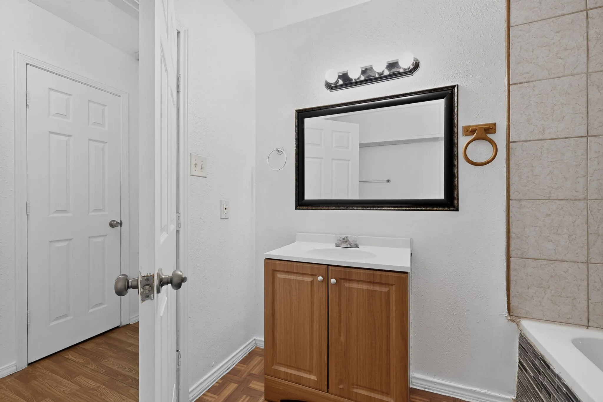 Single Family Residence For Rent in Dallas County , 2538 Stovall Drive, Dallas, Texas 75216, 3 Bedroom, 2 Bathroom, Garage spaces, 1,100 Sqft, built in 1949, mls#21354432, Real Estate Agent in Dallas, Homes For Rent in Dallas county, Homes For Rent in Dallas, Realtor in Dallas Texas, Real Estate Brokerage Independent Realty Texas, Luminita Cordes Realtor