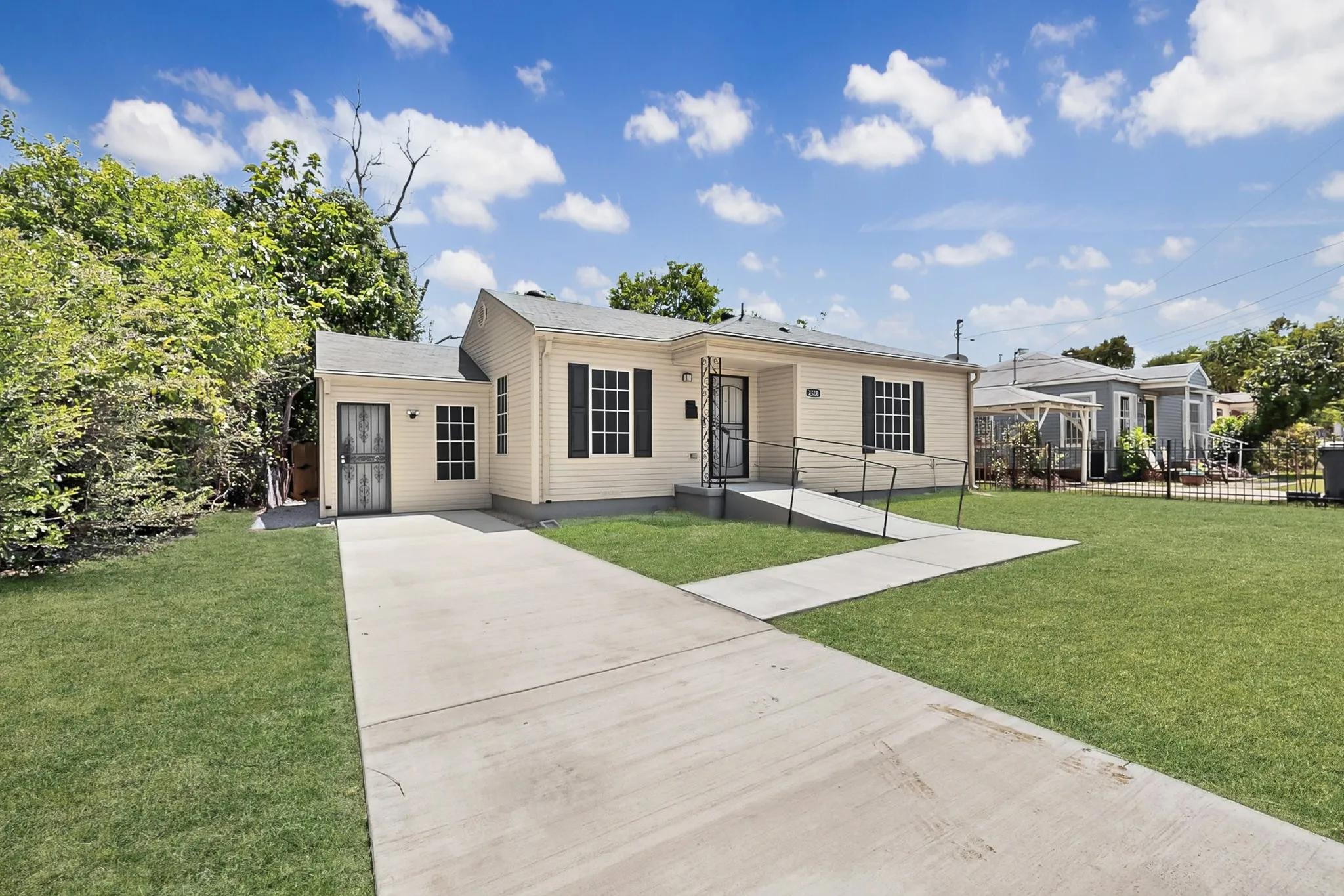 Single Family Residence For Rent in Dallas County , 2538 Stovall Drive, Dallas, Texas 75216, 3 Bedroom, 2 Bathroom, Garage spaces, 1,100 Sqft, built in 1949, mls#21354432, Real Estate Agent in Dallas, Homes For Rent in Dallas county, Homes For Rent in Dallas, Realtor in Dallas Texas, Real Estate Brokerage Independent Realty Texas, Luminita Cordes Realtor