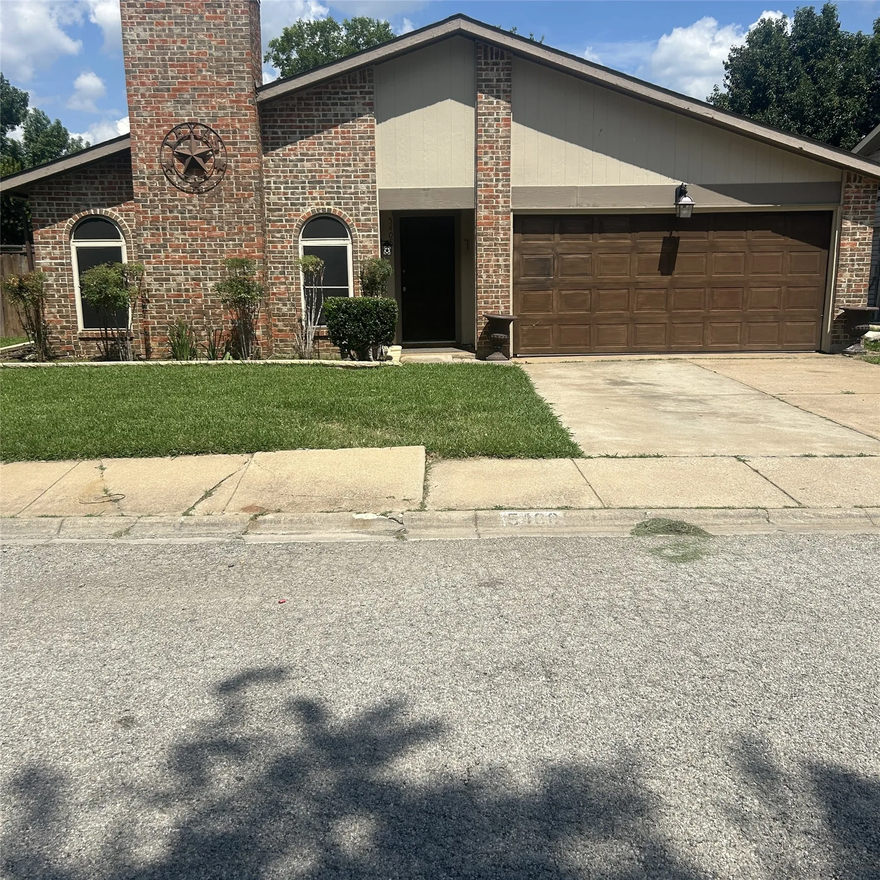Single Family Residence For Sale in Denton County , 5408 Princess Court, Lake Dallas, Texas 75065, 3 Bedroom, 2 Bathroom, 2 Garage spaces, 1,574 Sqft, built in 1976, mls#21354435, Real Estate Agent in Lake Dallas, Homes For Sale in Denton county, Homes For Sale in Lake Dallas, Realtor in Lake Dallas Texas, Real Estate Brokerage Independent Realty Texas, Luminita Cordes Realtor