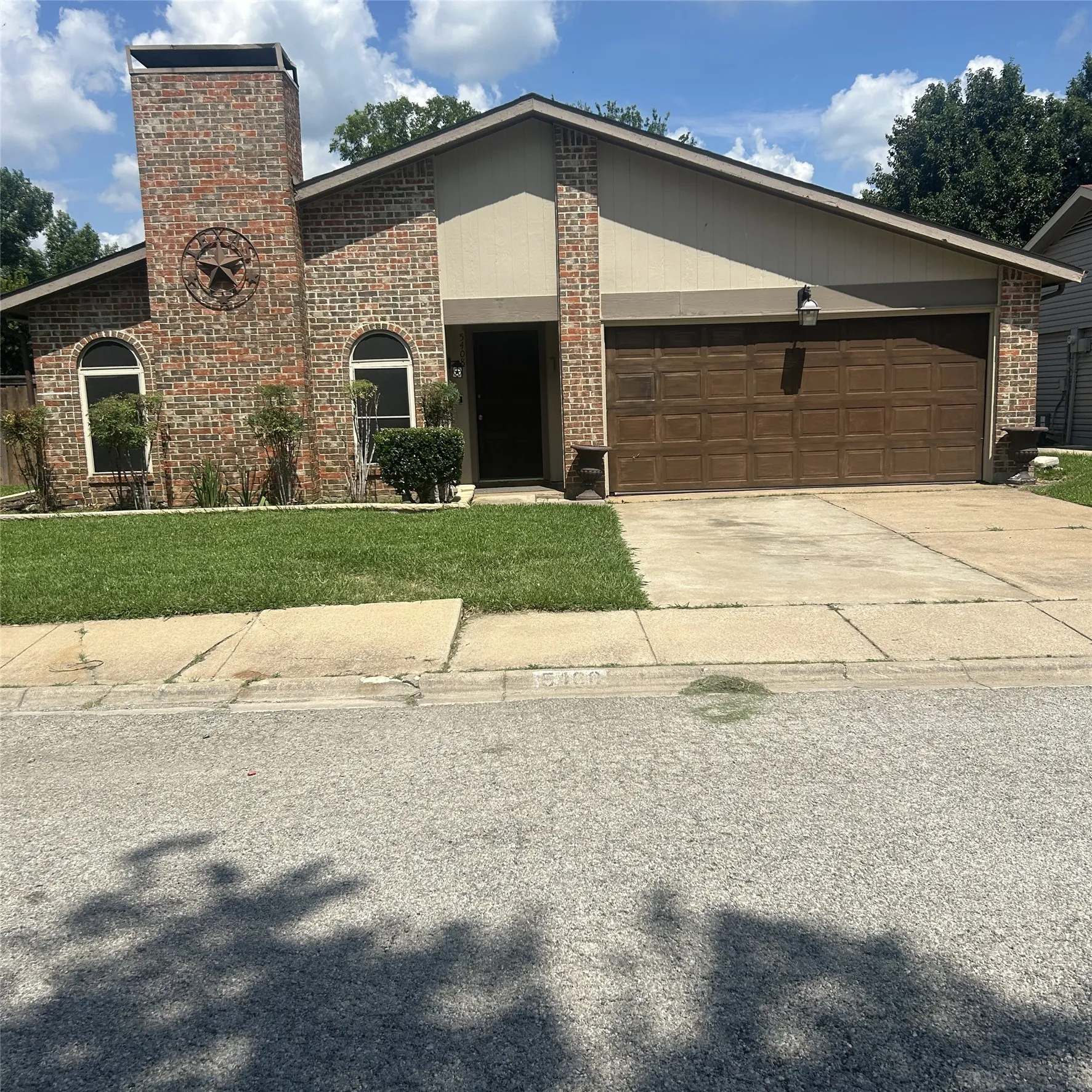 Single Family Residence For Sale in Denton County , 5408 Princess Court, Lake Dallas, Texas 75065, 3 Bedroom, 2 Bathroom, 2 Garage spaces, 1,574 Sqft, built in 1976, mls#21354435, Real Estate Agent in Lake Dallas, Homes For Sale in Denton county, Homes For Sale in Lake Dallas, Realtor in Lake Dallas Texas, Real Estate Brokerage Independent Realty Texas, Luminita Cordes Realtor