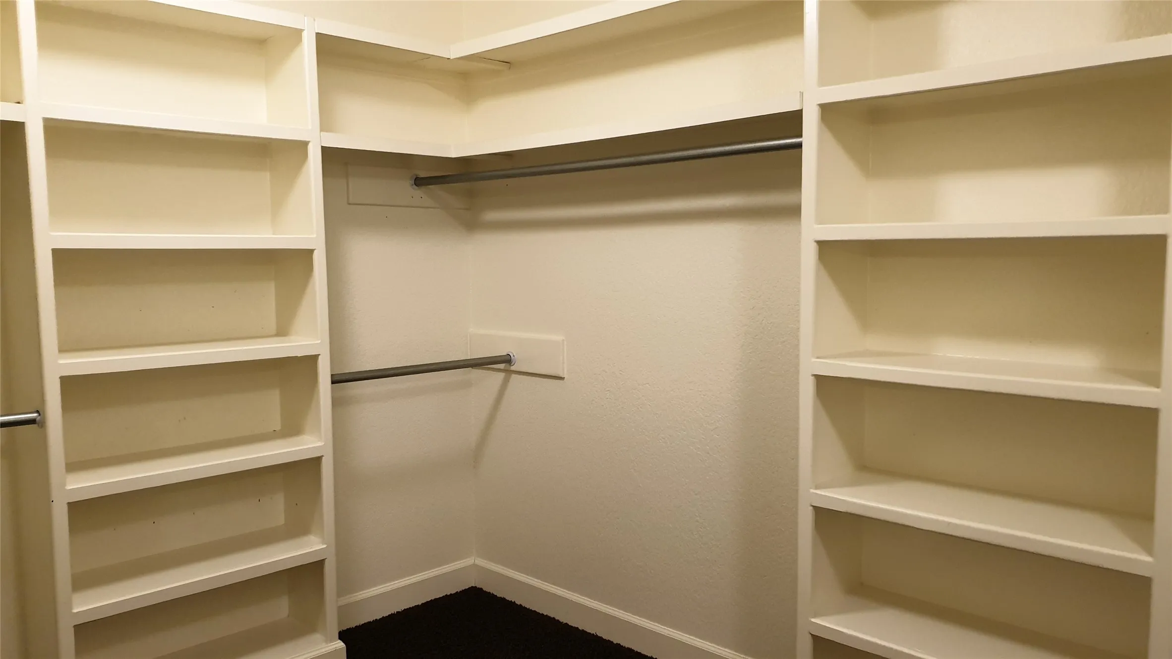 Build in shelvings in master closet