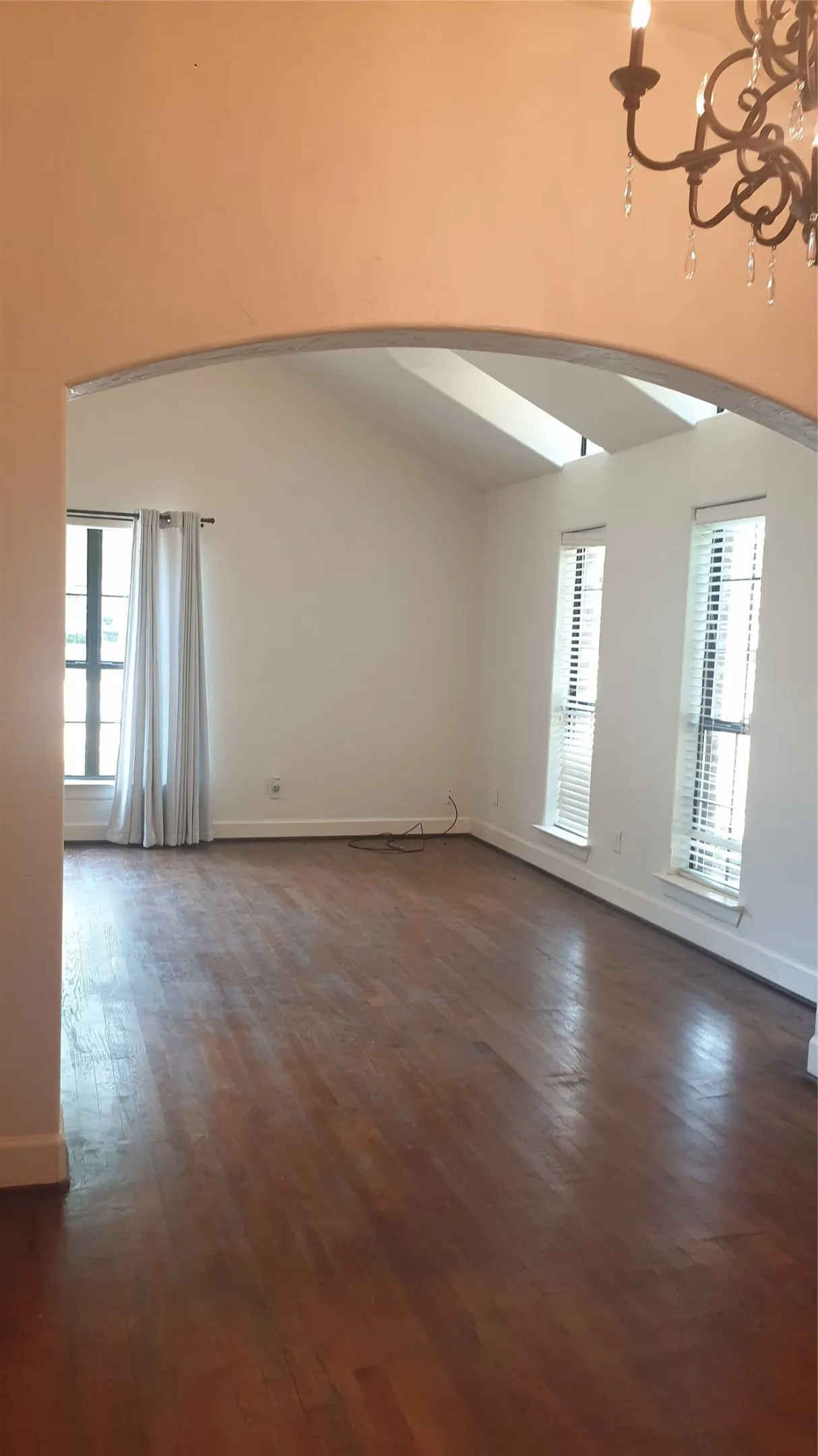 Single Family Residence For Rent in Wichita County , 2700 Taft Boulevard, Wichita Falls, Texas 76308, 3 Bedroom, 2 Bathroom, 2 Garage spaces, 2,156 Sqft, built in 1949, mls#21354442, Real Estate Agent in Wichita Falls, Homes For Rent in Wichita county, Homes For Rent in Wichita Falls, Realtor in Wichita Falls Texas, Real Estate Brokerage Independent Realty Texas, Luminita Cordes Realtor