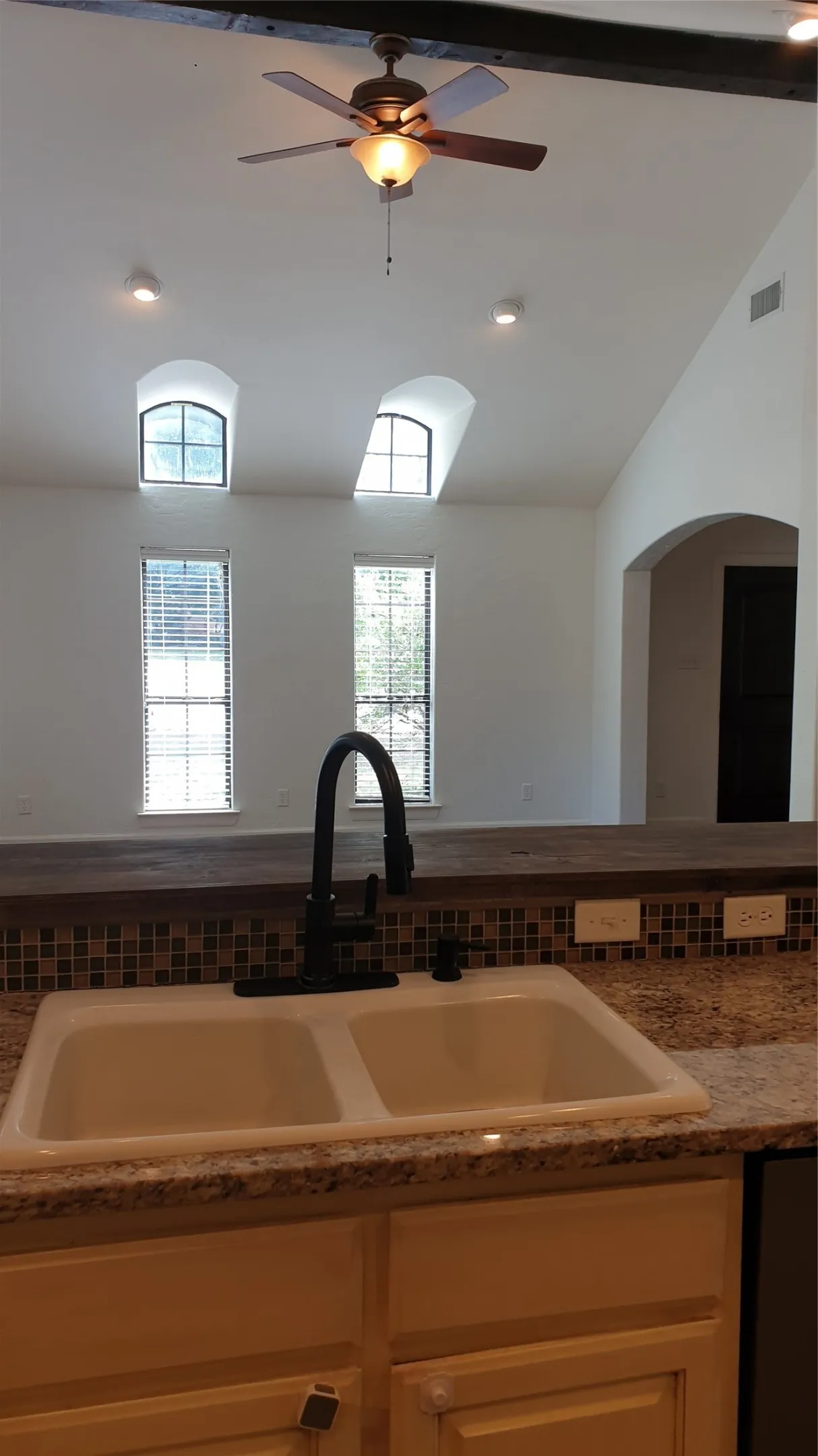 Single Family Residence For Rent in Wichita County , 2700 Taft Boulevard, Wichita Falls, Texas 76308, 3 Bedroom, 2 Bathroom, 2 Garage spaces, 2,156 Sqft, built in 1949, mls#21354442, Real Estate Agent in Wichita Falls, Homes For Rent in Wichita county, Homes For Rent in Wichita Falls, Realtor in Wichita Falls Texas, Real Estate Brokerage Independent Realty Texas, Luminita Cordes Realtor