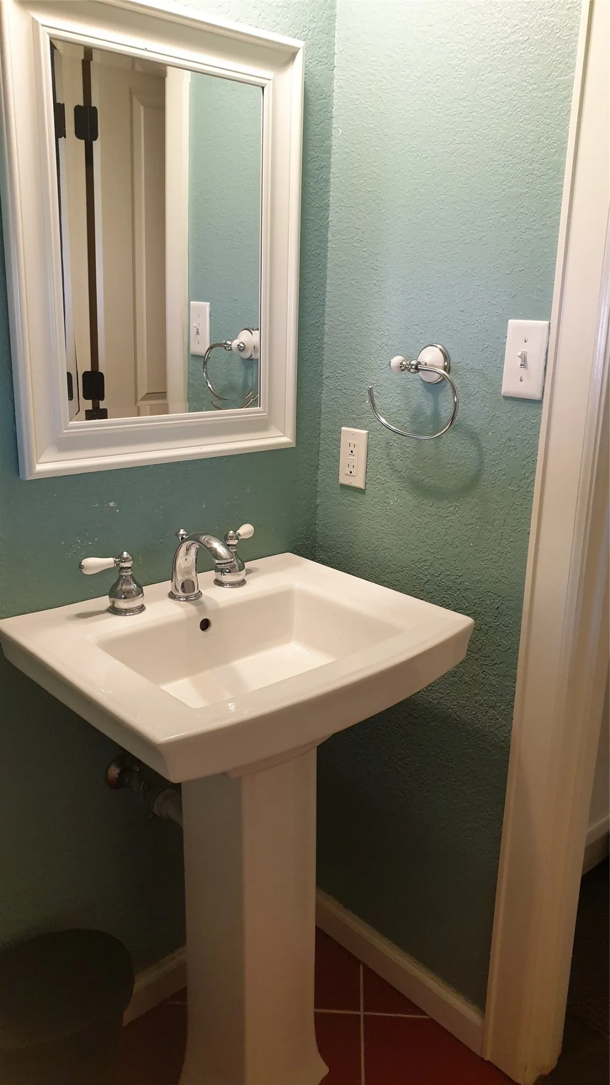 Single Family Residence For Rent in Wichita County , 2700 Taft Boulevard, Wichita Falls, Texas 76308, 3 Bedroom, 2 Bathroom, 2 Garage spaces, 2,156 Sqft, built in 1949, mls#21354442, Real Estate Agent in Wichita Falls, Homes For Rent in Wichita county, Homes For Rent in Wichita Falls, Realtor in Wichita Falls Texas, Real Estate Brokerage Independent Realty Texas, Luminita Cordes Realtor
