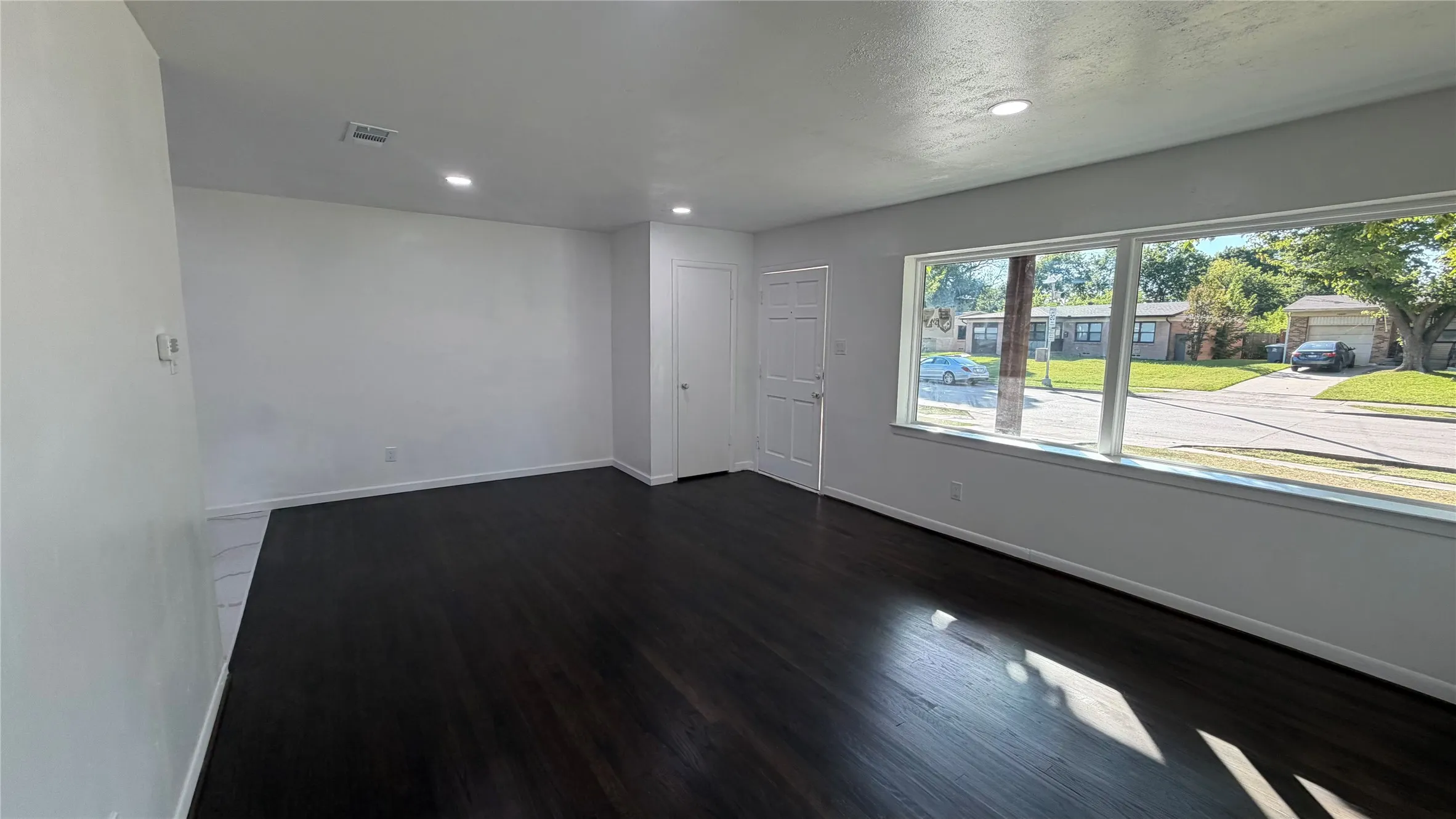 Single Family Residence For Sale in Dallas County , 10816 Mandalay Drive, Dallas, Texas 75228, 3 Bedroom, 2 Bathroom, 1 Garage spaces, 1,080 Sqft, built in 1955, mls#21354367, Real Estate Agent in Dallas, Homes For Sale in Dallas county, Homes For Sale in Dallas, Realtor in Dallas Texas, Real Estate Brokerage Independent Realty Texas, Luminita Cordes Realtor