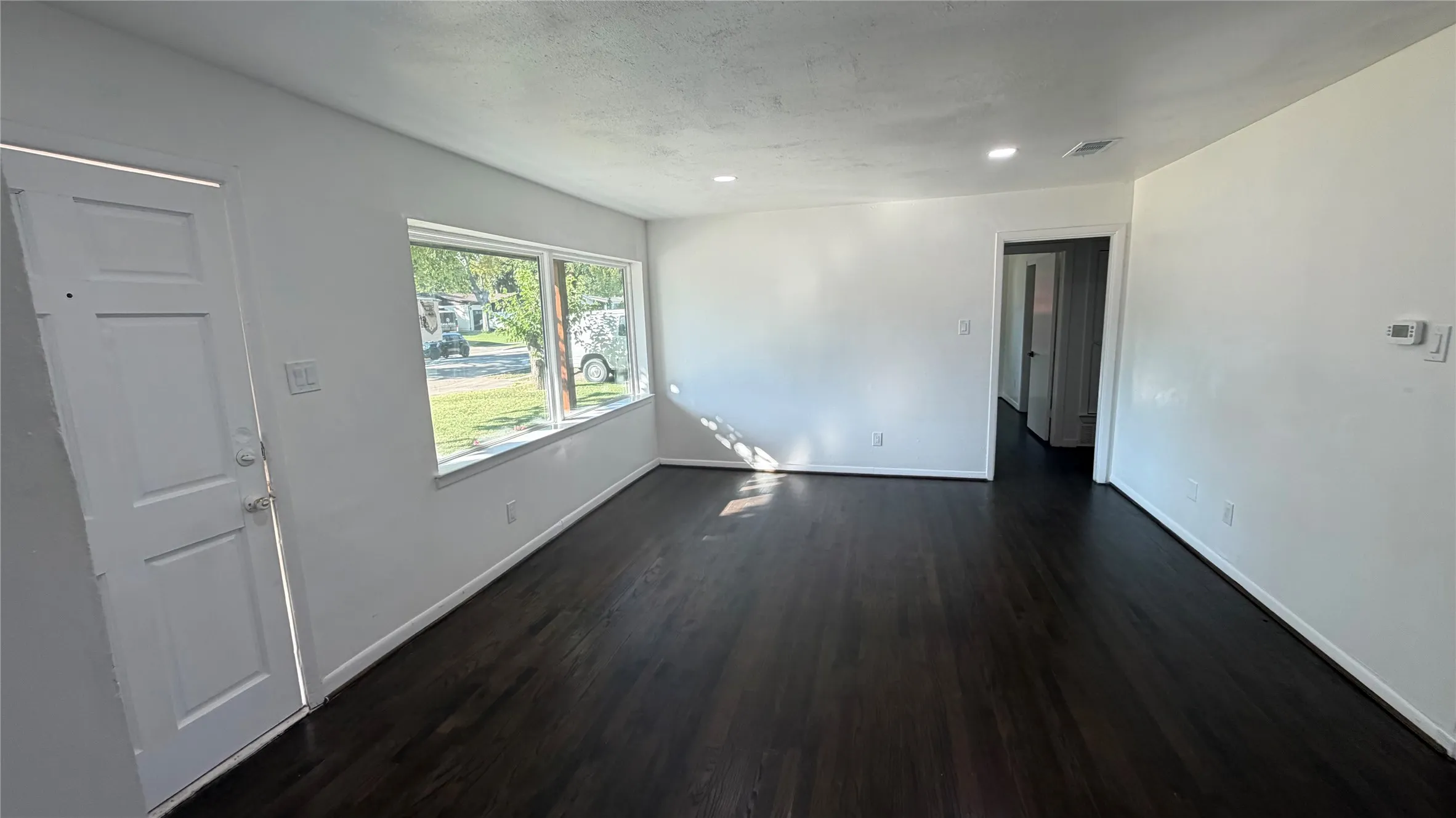 Single Family Residence For Sale in Dallas County , 10816 Mandalay Drive, Dallas, Texas 75228, 3 Bedroom, 2 Bathroom, 1 Garage spaces, 1,080 Sqft, built in 1955, mls#21354367, Real Estate Agent in Dallas, Homes For Sale in Dallas county, Homes For Sale in Dallas, Realtor in Dallas Texas, Real Estate Brokerage Independent Realty Texas, Luminita Cordes Realtor